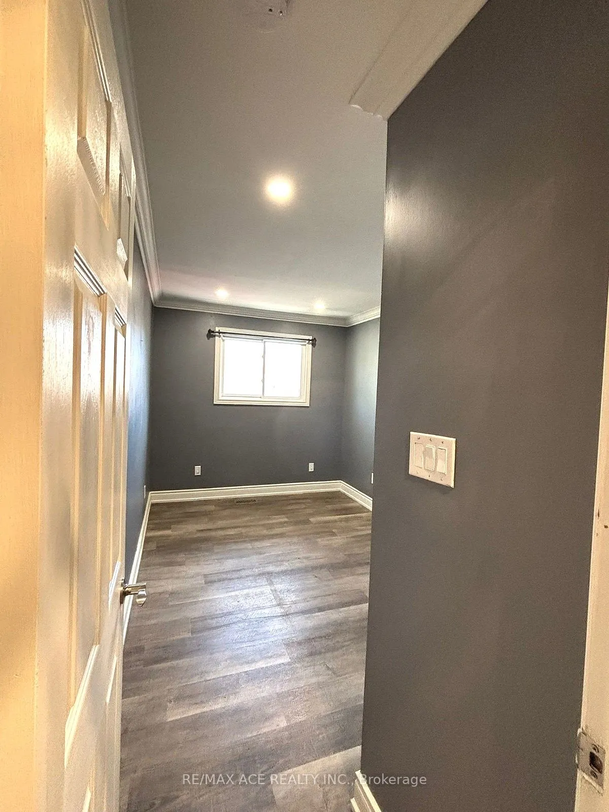 379 Surrey Drive, #MAIN