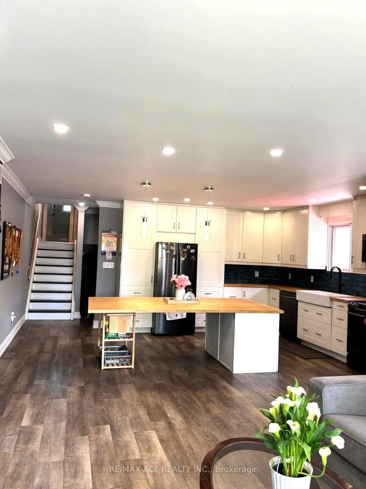 379 Surrey Drive, #MAIN