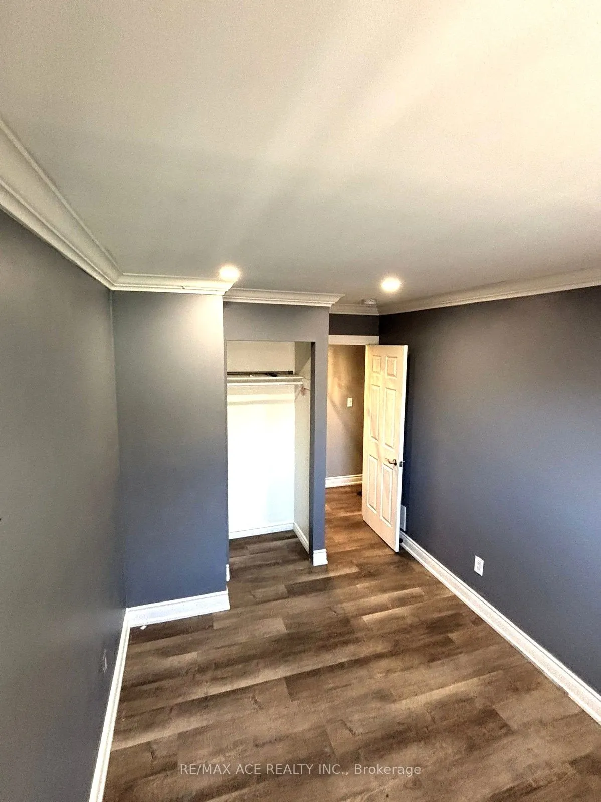 379 Surrey Drive, #MAIN