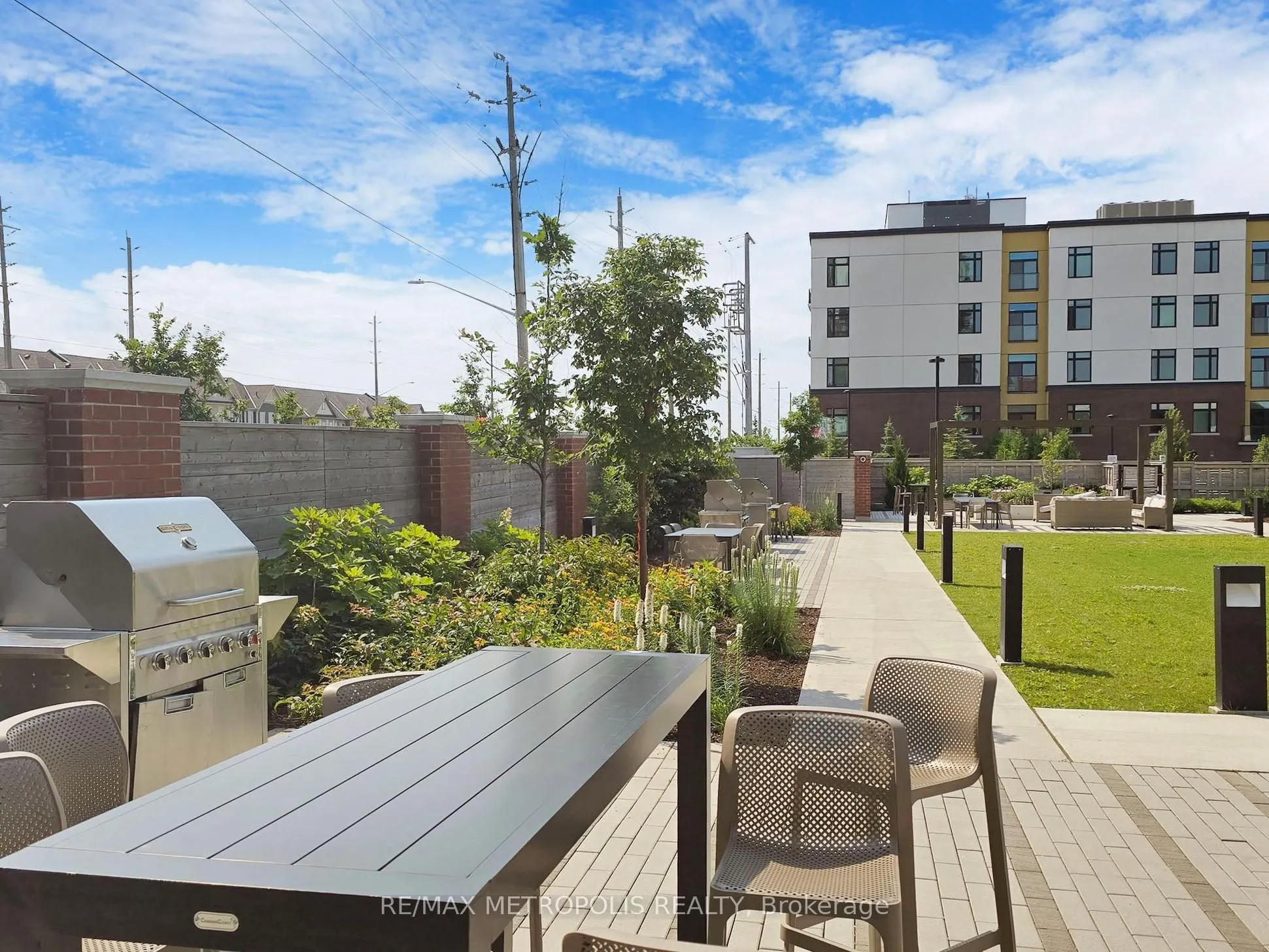 2550 Simcoe Street N, #2020