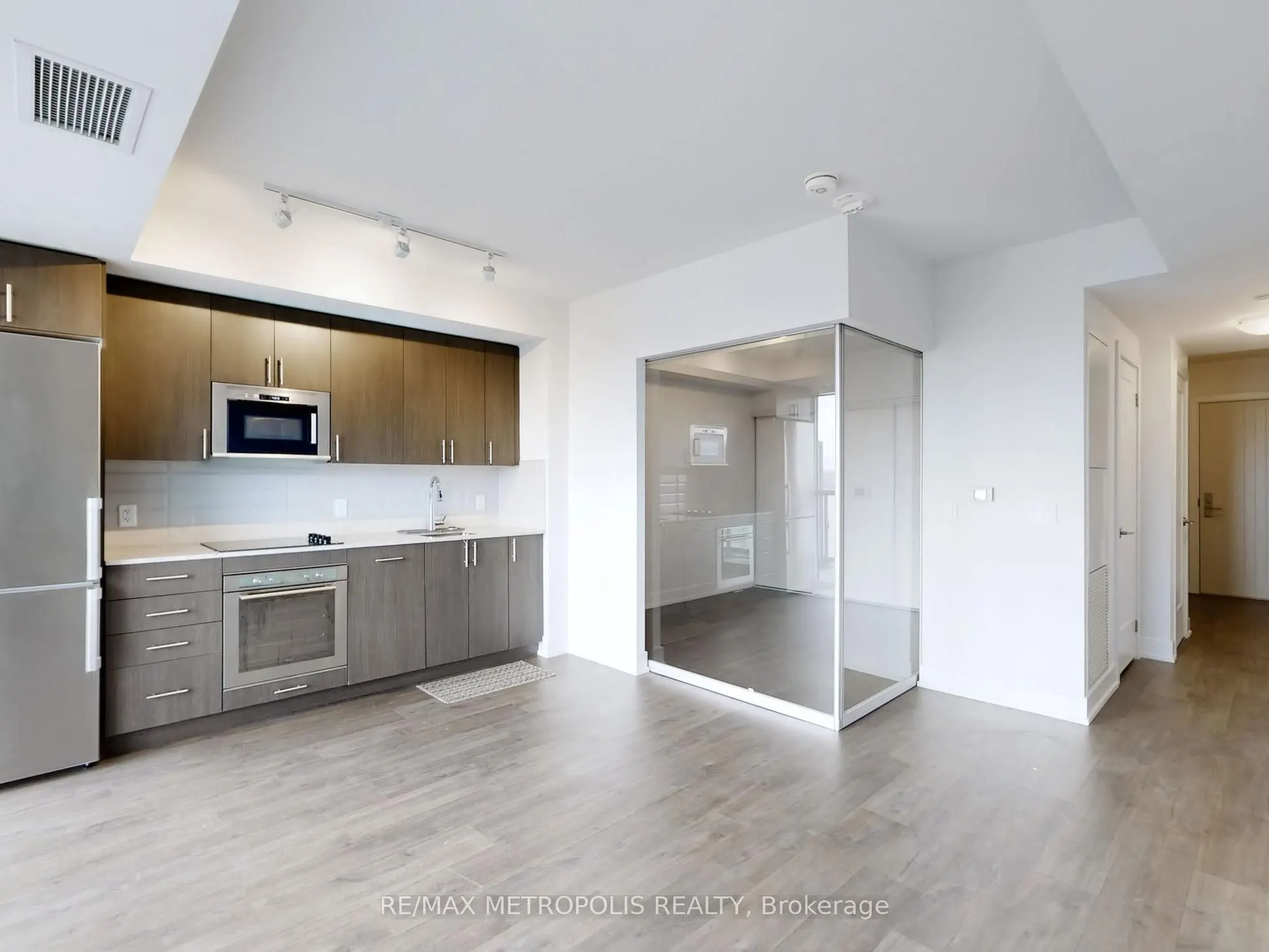 2550 Simcoe Street N, #2020