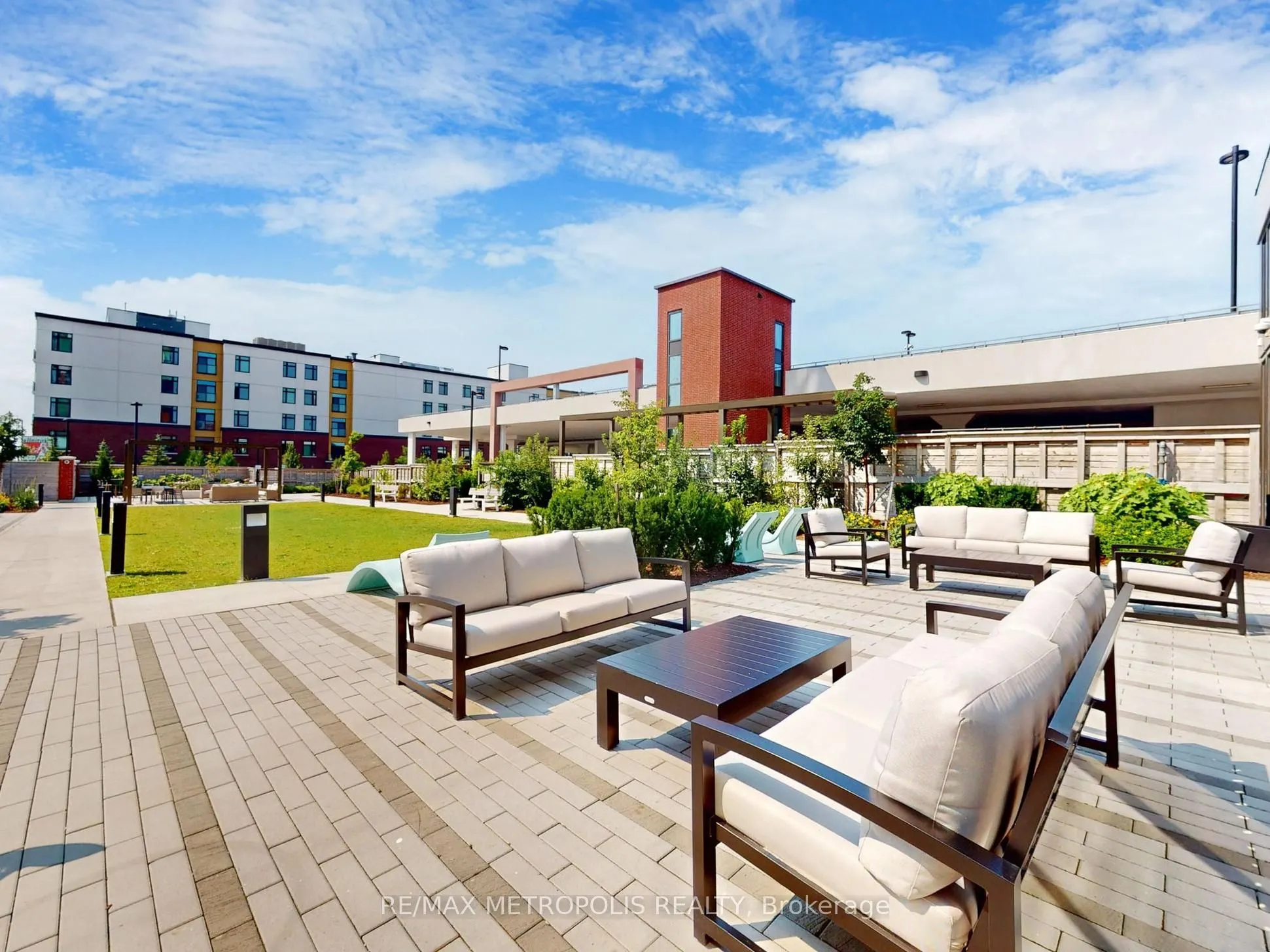 2550 Simcoe Street N, #2020