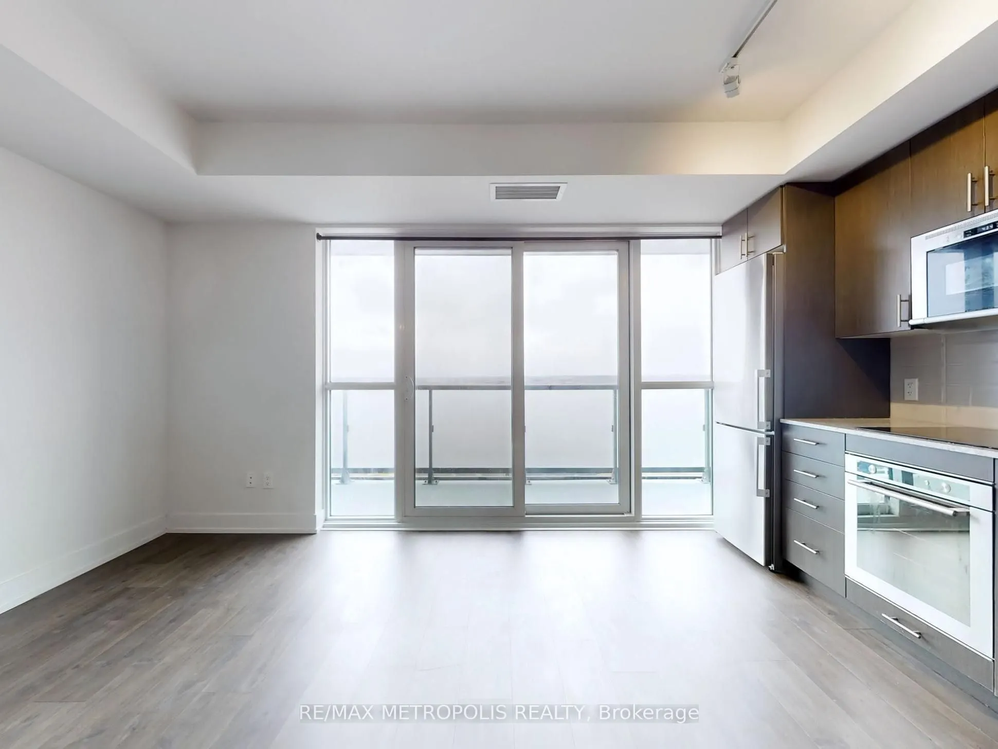 2550 Simcoe Street N, #2020