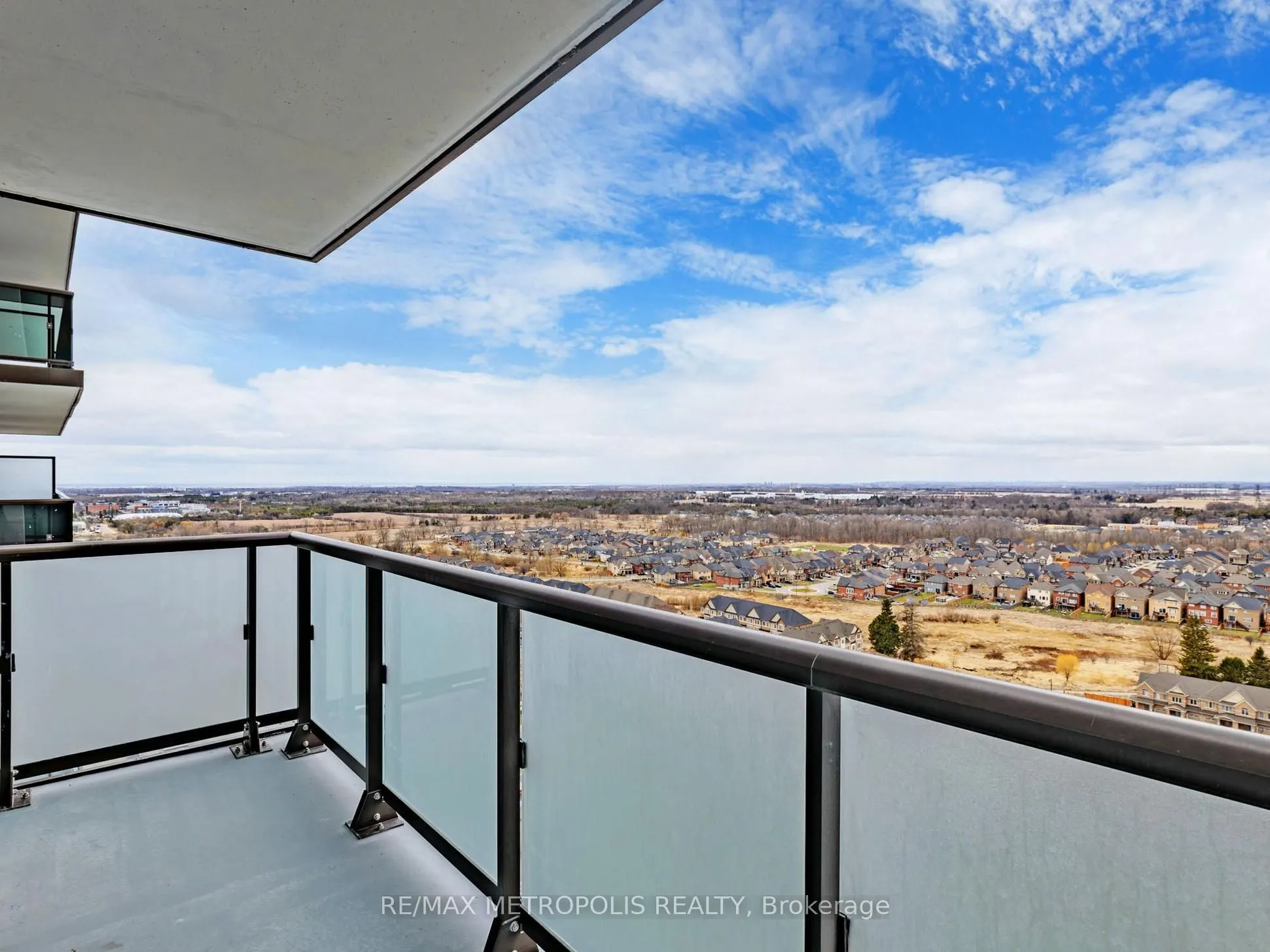 2550 Simcoe Street N, #2020