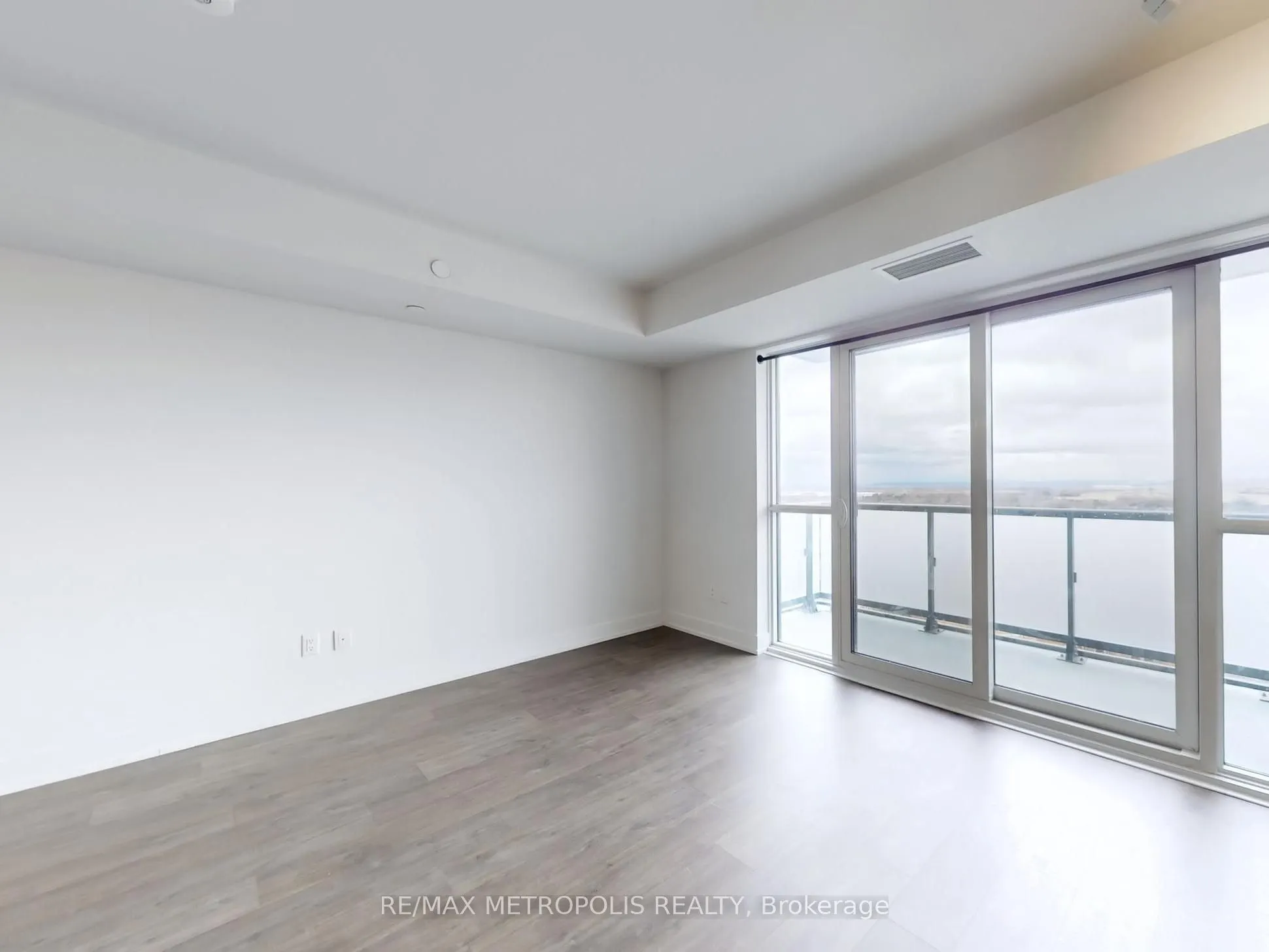 2550 Simcoe Street N, #2020