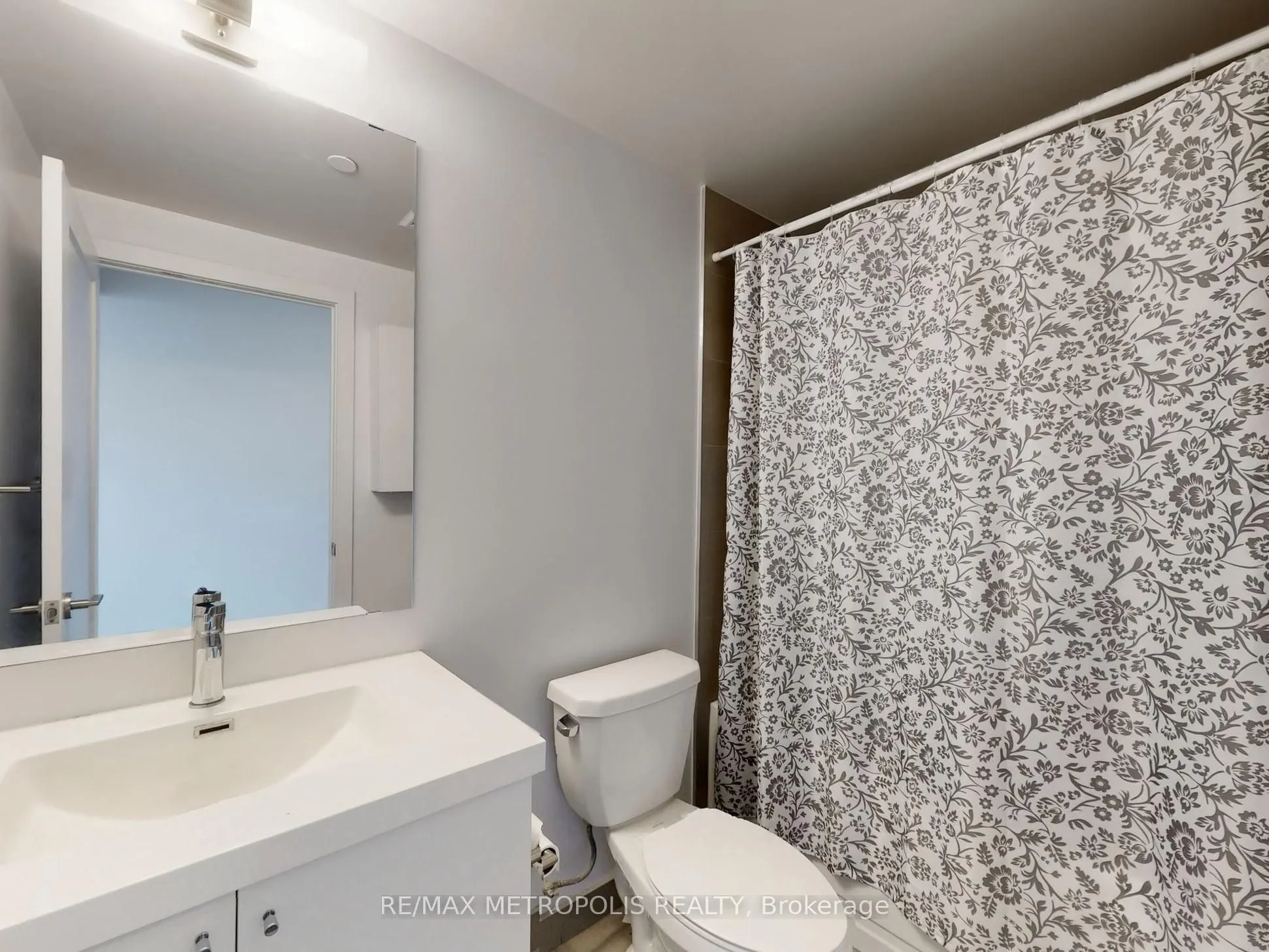 2550 Simcoe Street N, #2020