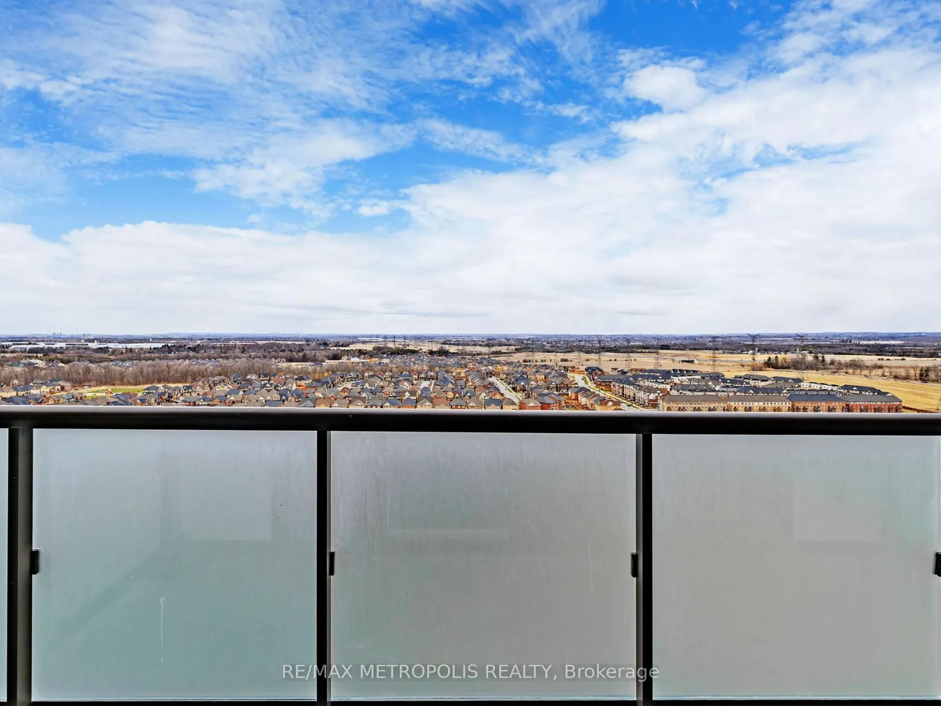 2550 Simcoe Street N, #2020