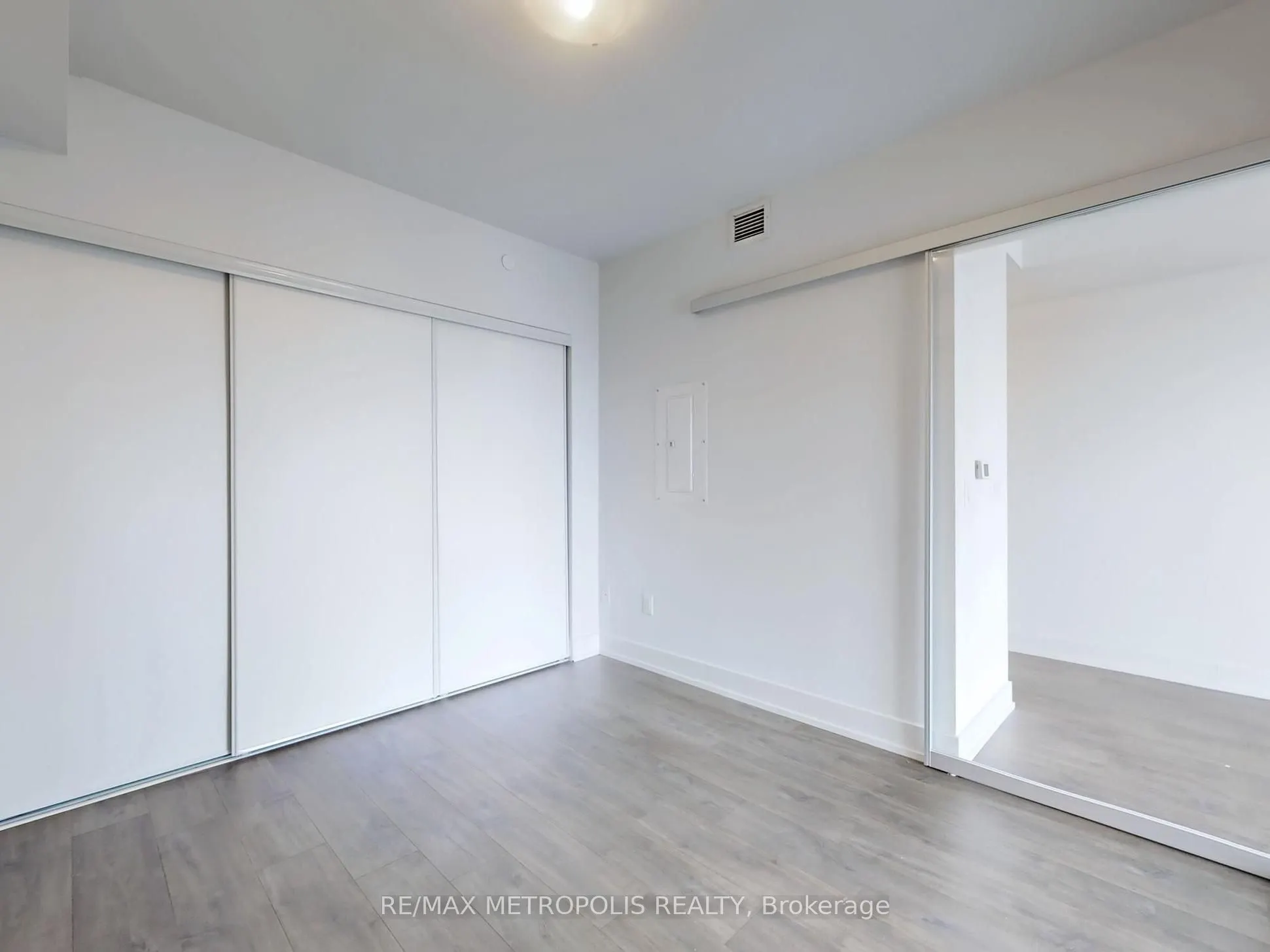 2550 Simcoe Street N, #2020