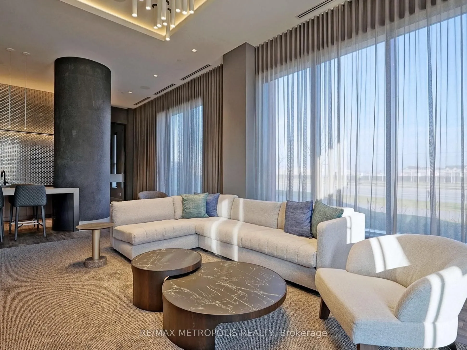 2550 Simcoe Street N, #2020