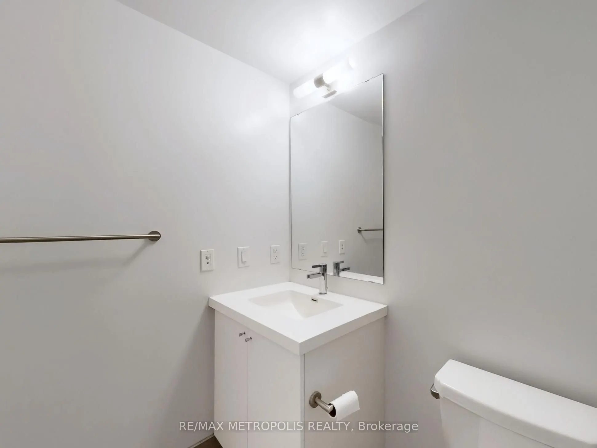 2550 Simcoe Street N, #2020