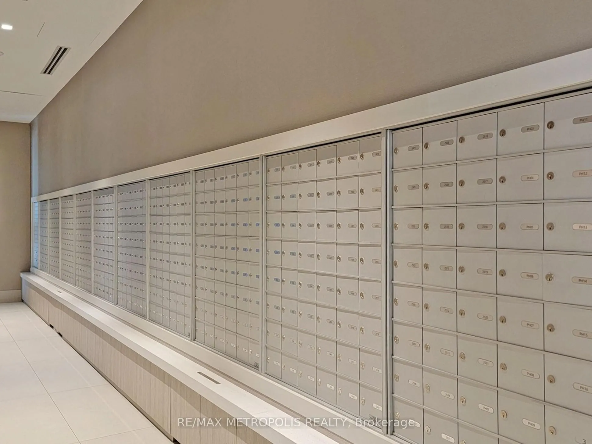 2550 Simcoe Street N, #2020