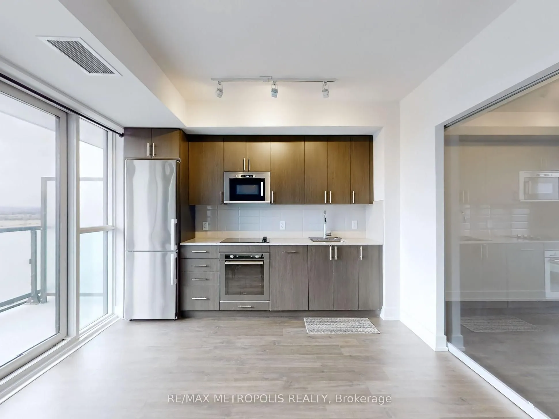 2550 Simcoe Street N, #2020