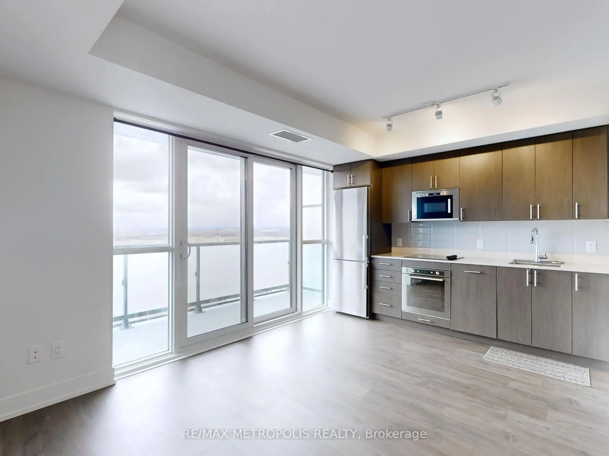2550 Simcoe Street N, #2020