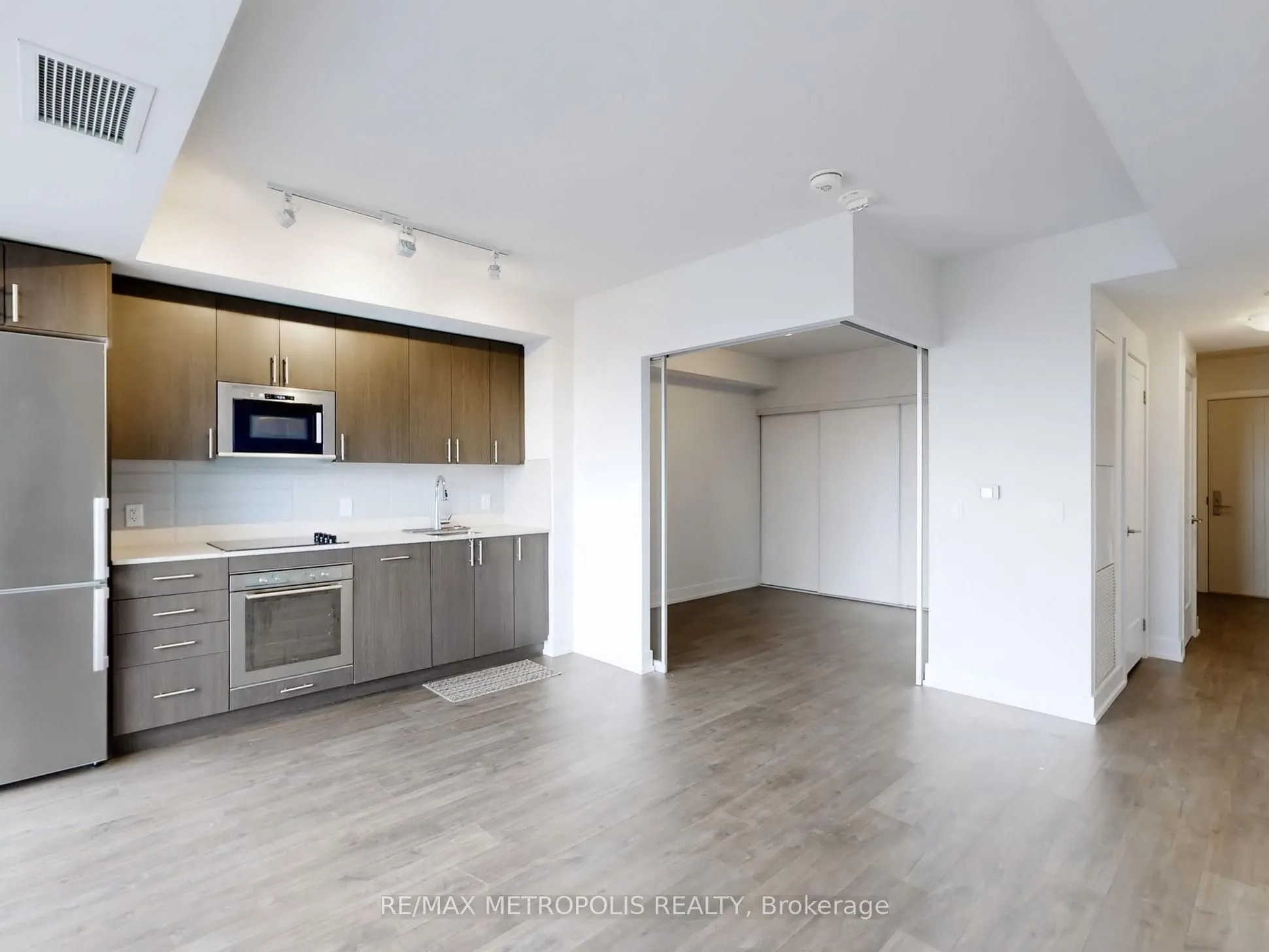 2550 Simcoe Street N, #2020