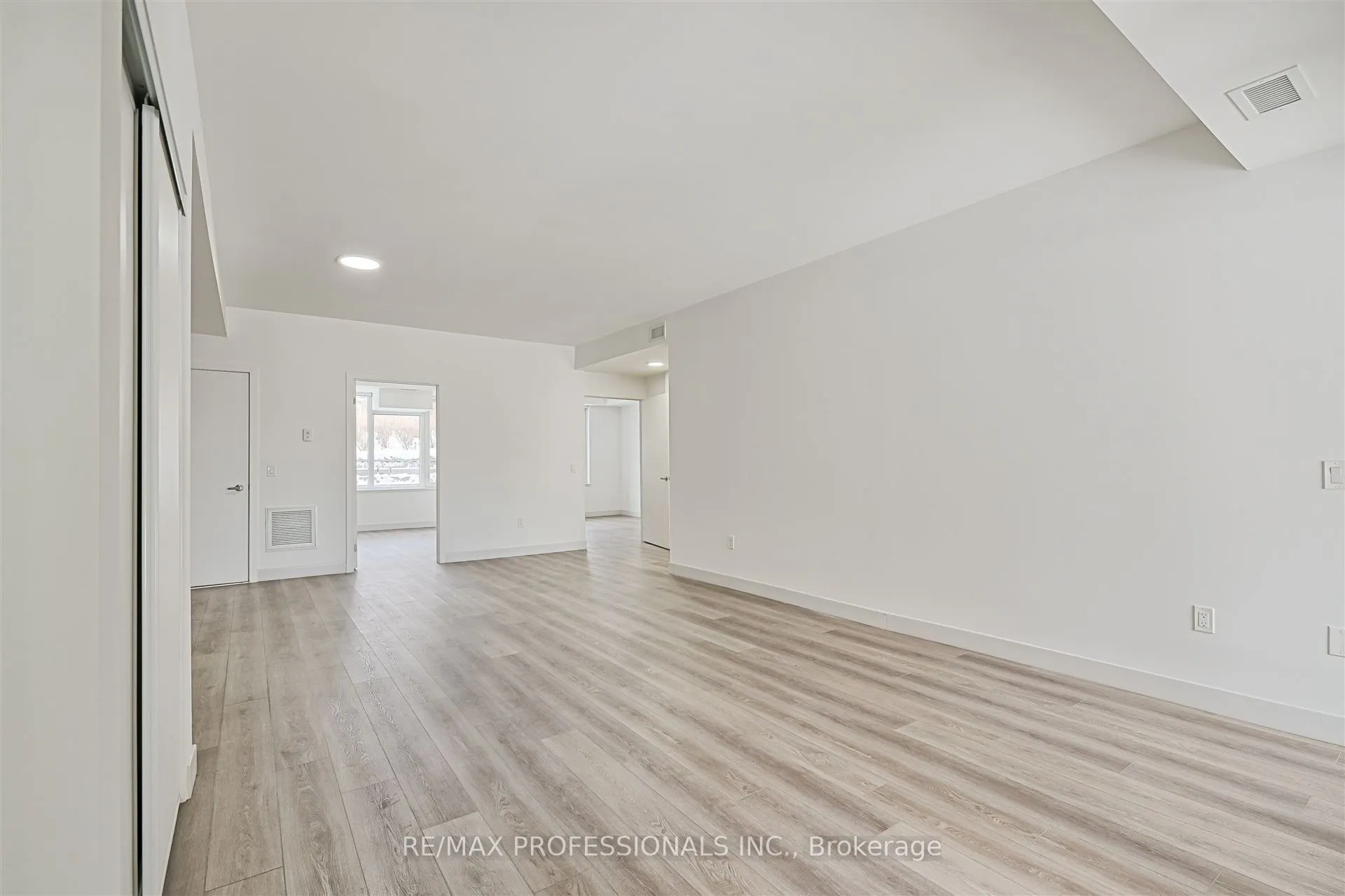 37 Antrim Crescent, #103