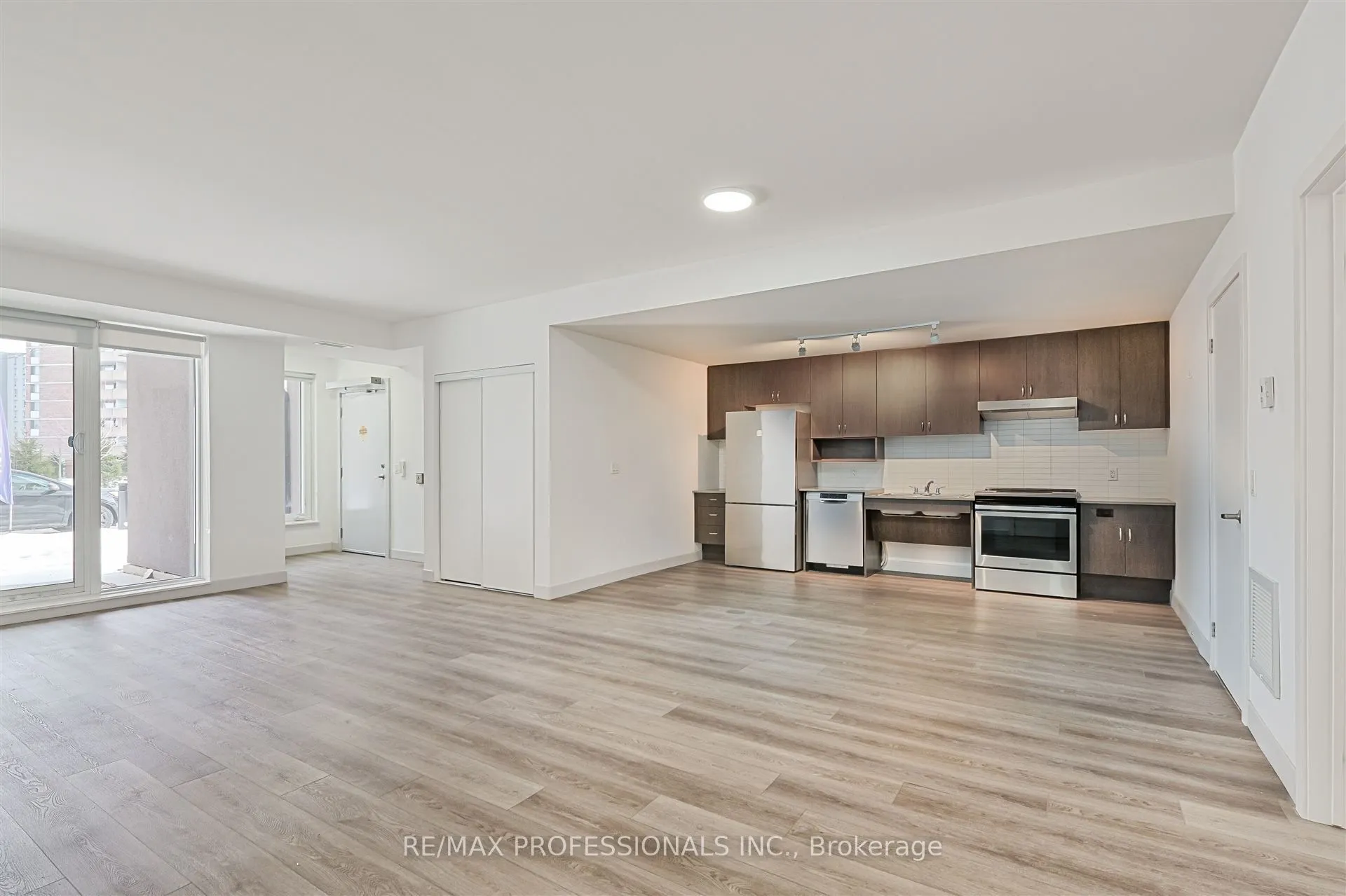 37 Antrim Crescent, #103
