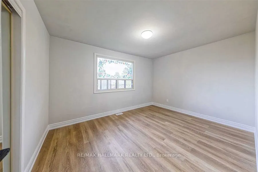 20 Pixley Crescent, ##Main