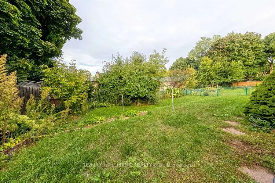 20 Pixley Crescent, ##Main
