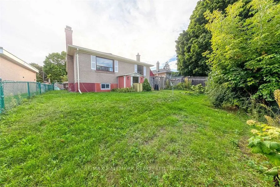 20 Pixley Crescent, ##Main