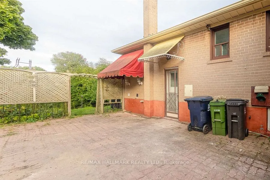 20 Pixley Crescent, ##Main