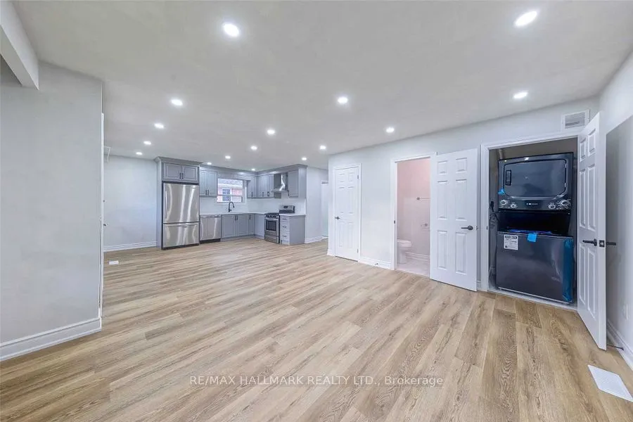 20 Pixley Crescent, ##Main