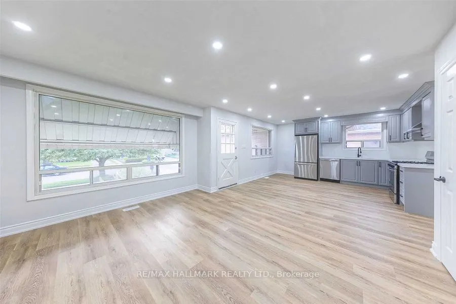 20 Pixley Crescent, ##Main