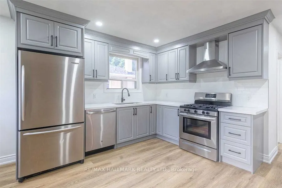 20 Pixley Crescent, ##Main