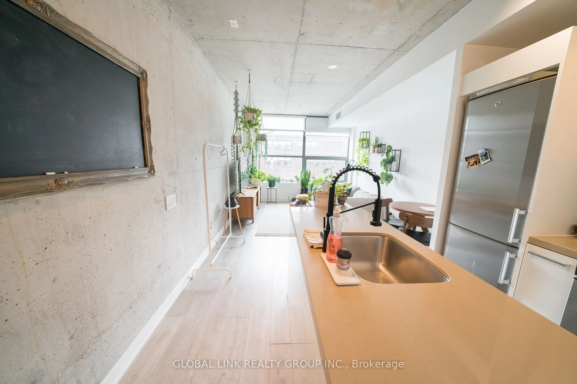 319 Carlaw Avenue, #306
