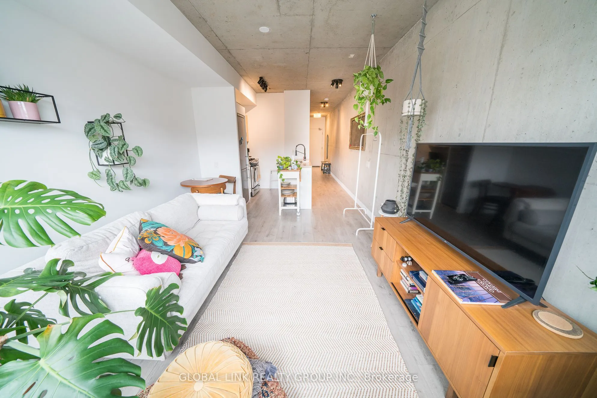 319 Carlaw Avenue, #306