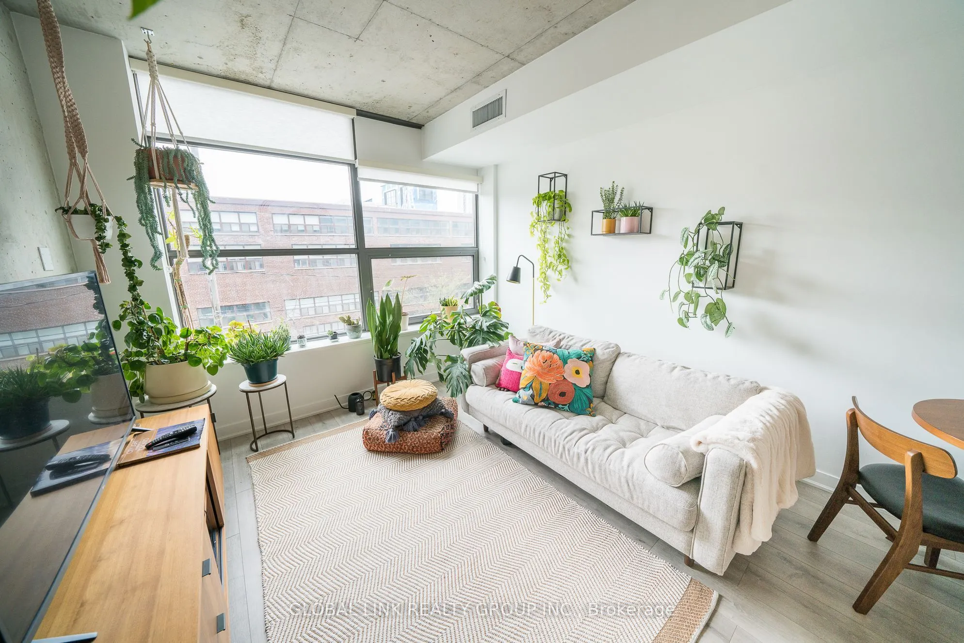 319 Carlaw Avenue, #306