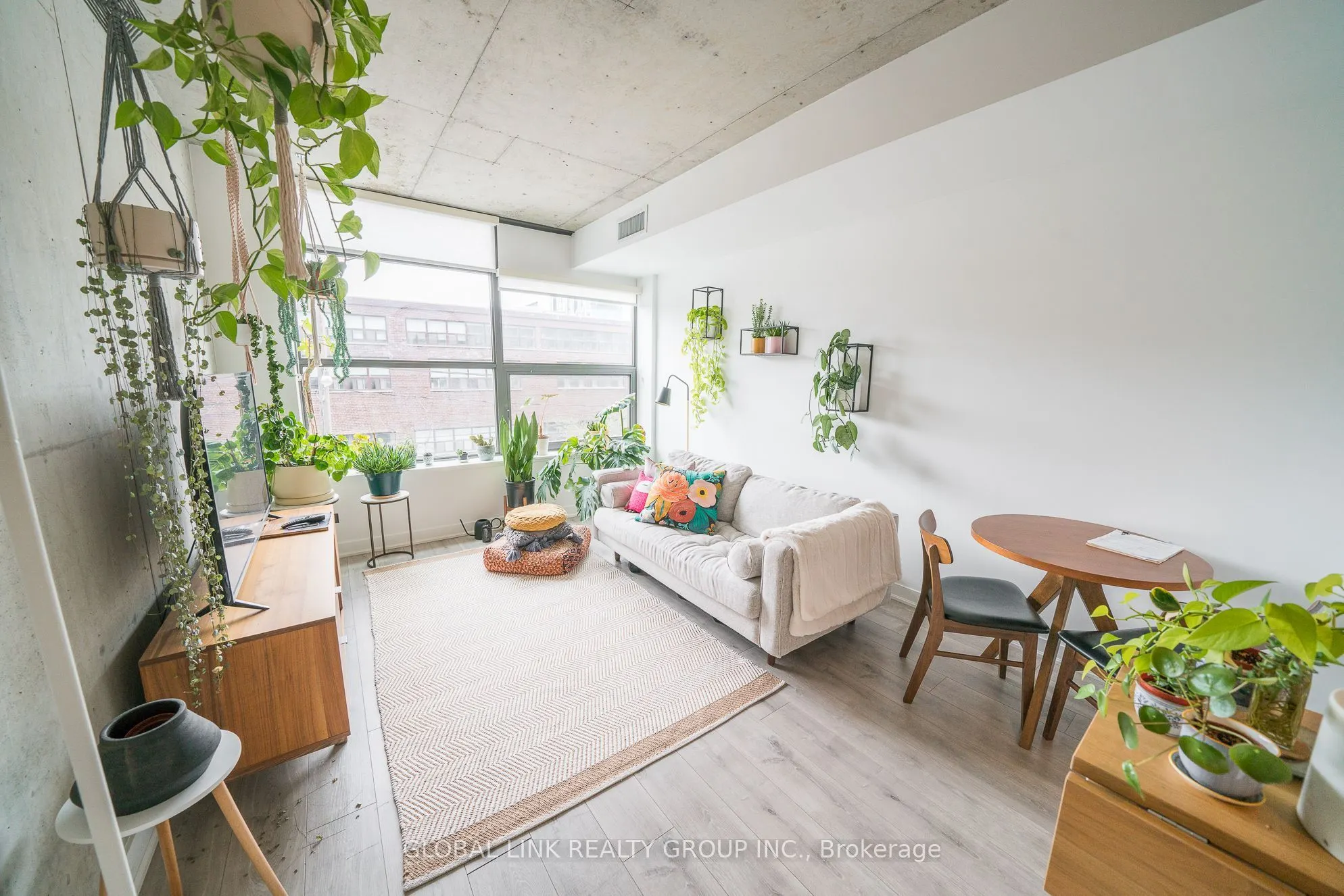 319 Carlaw Avenue, #306