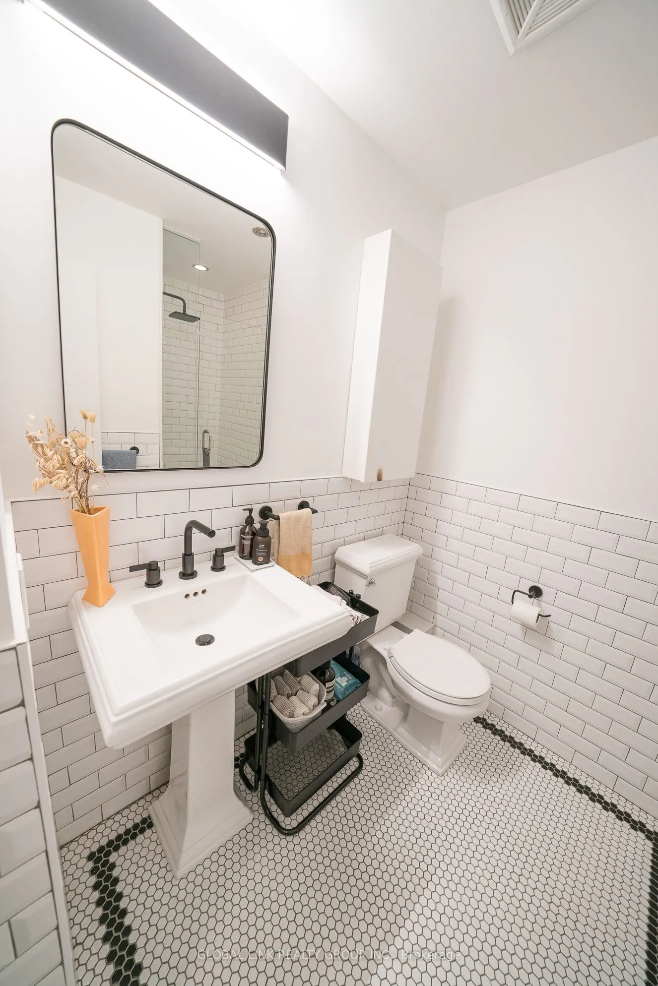 319 Carlaw Avenue, #306