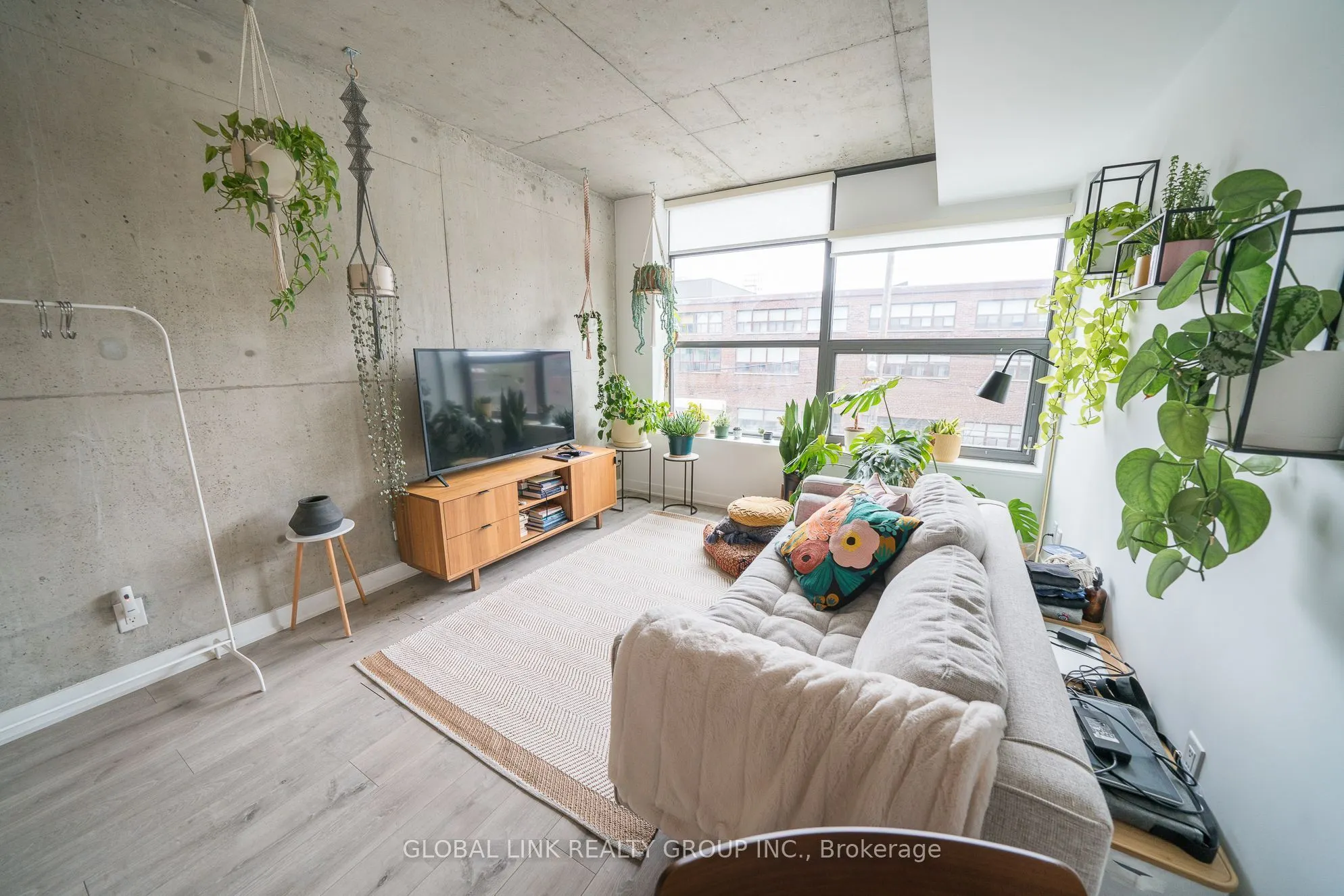 319 Carlaw Avenue, #306