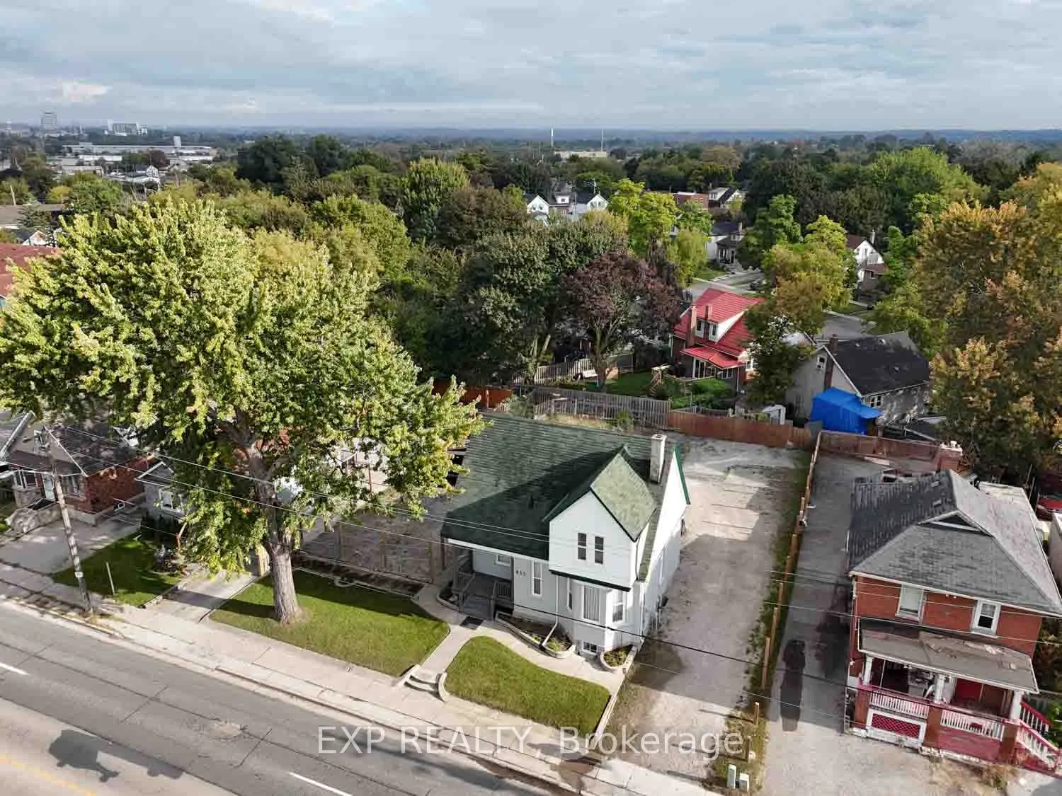 853 Simcoe Street S