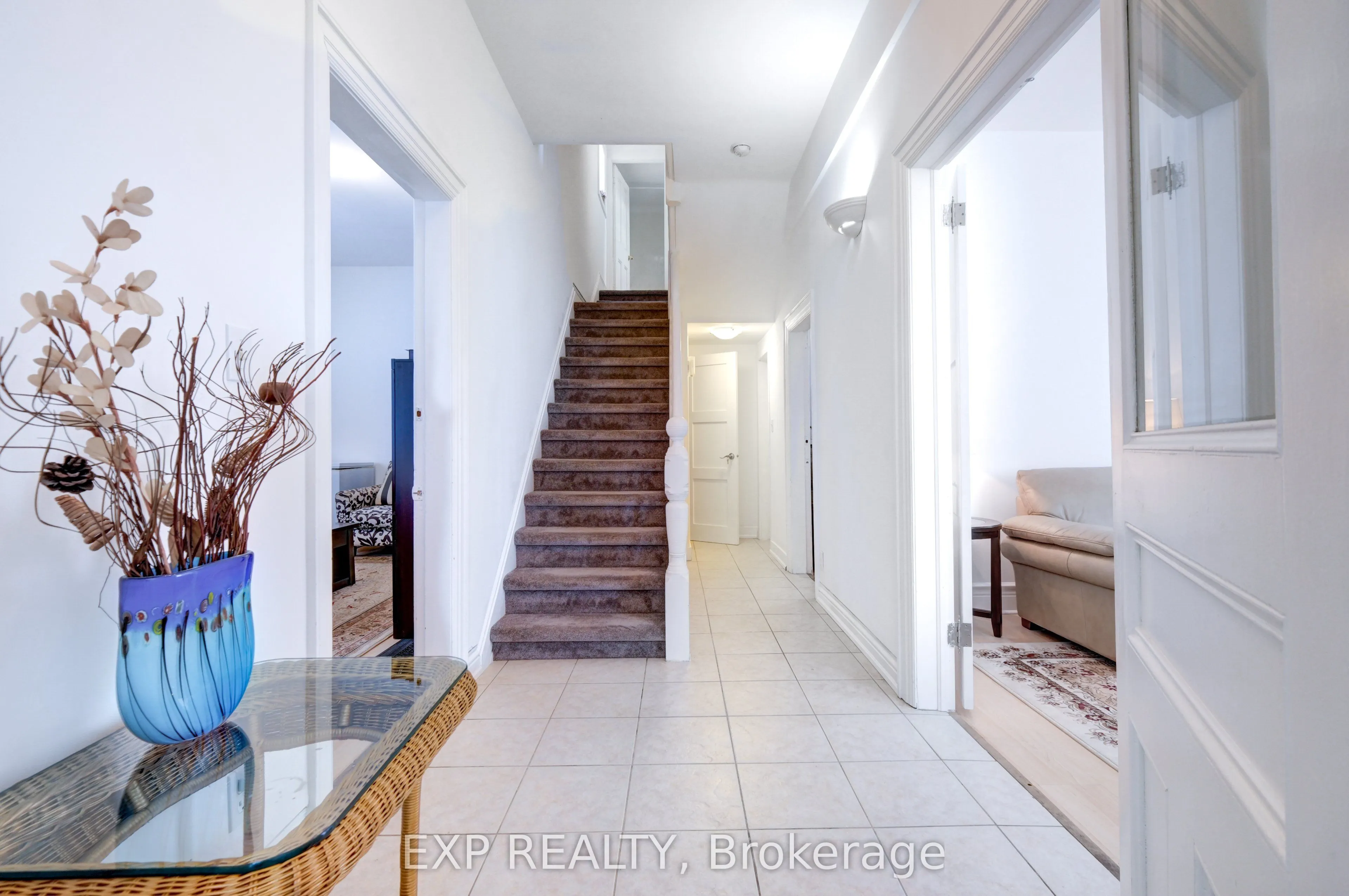 853 Simcoe Street S