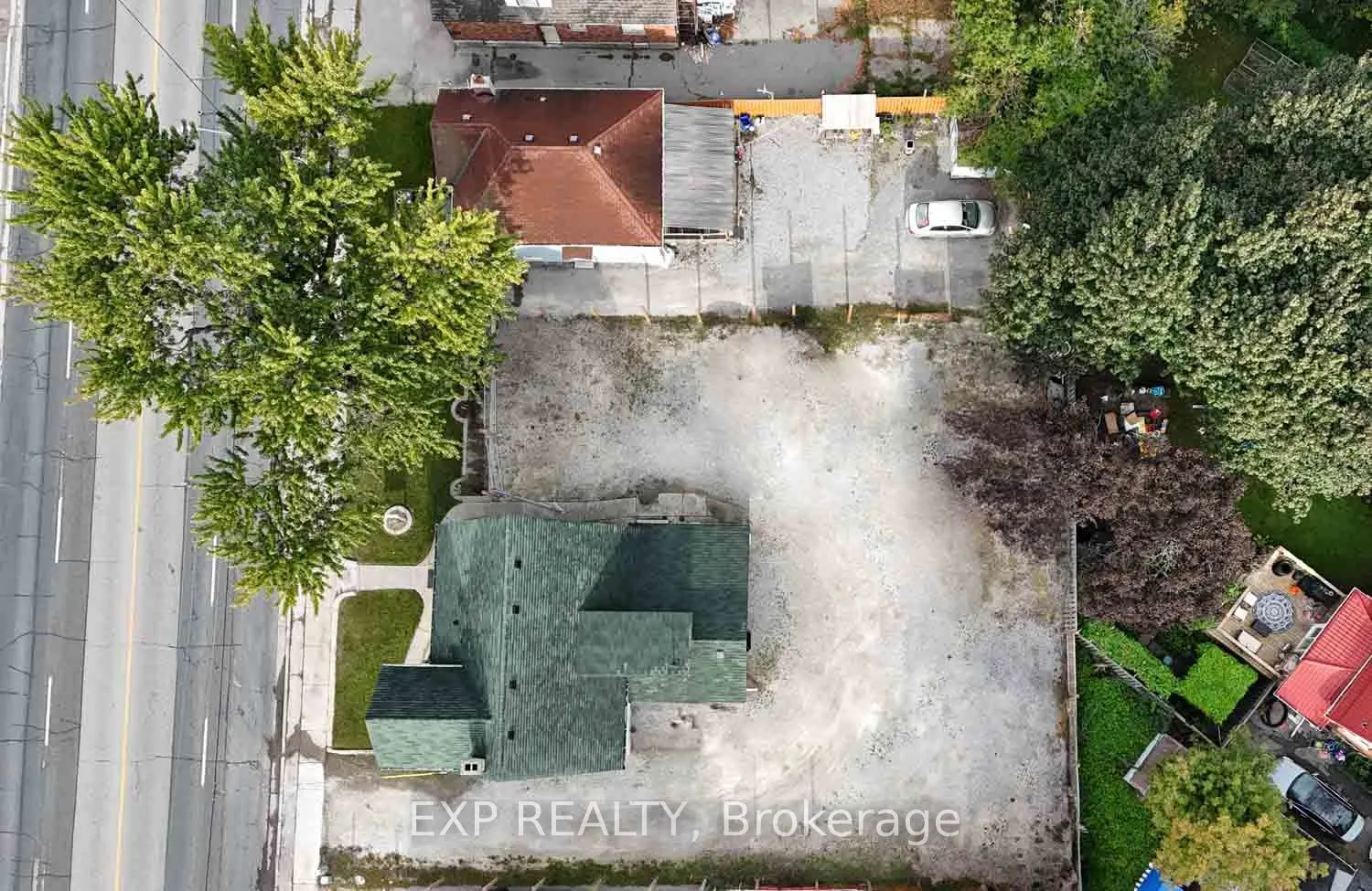853 Simcoe Street S