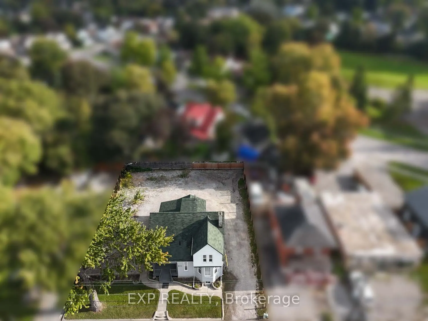 853 Simcoe Street S