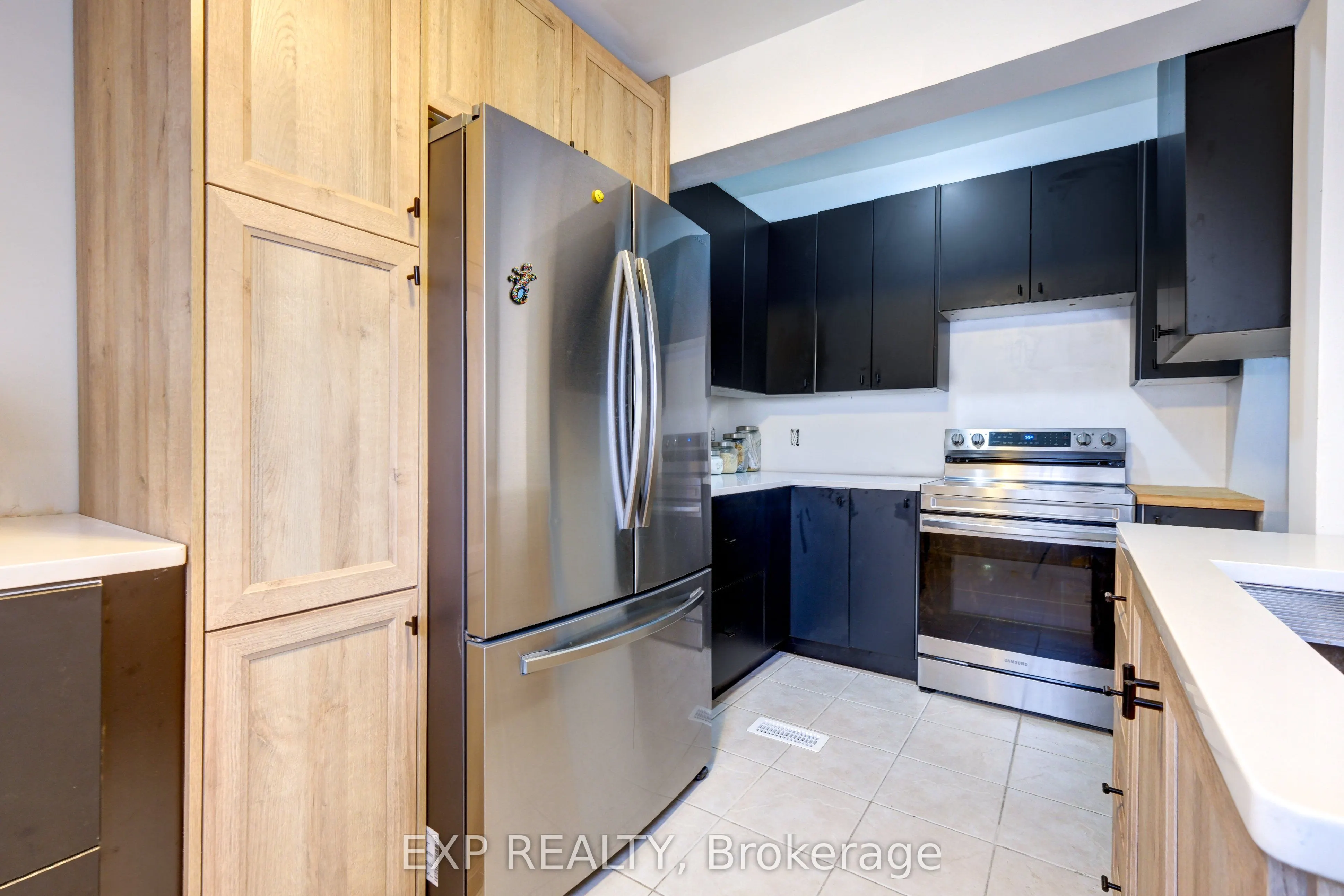 853 Simcoe Street S
