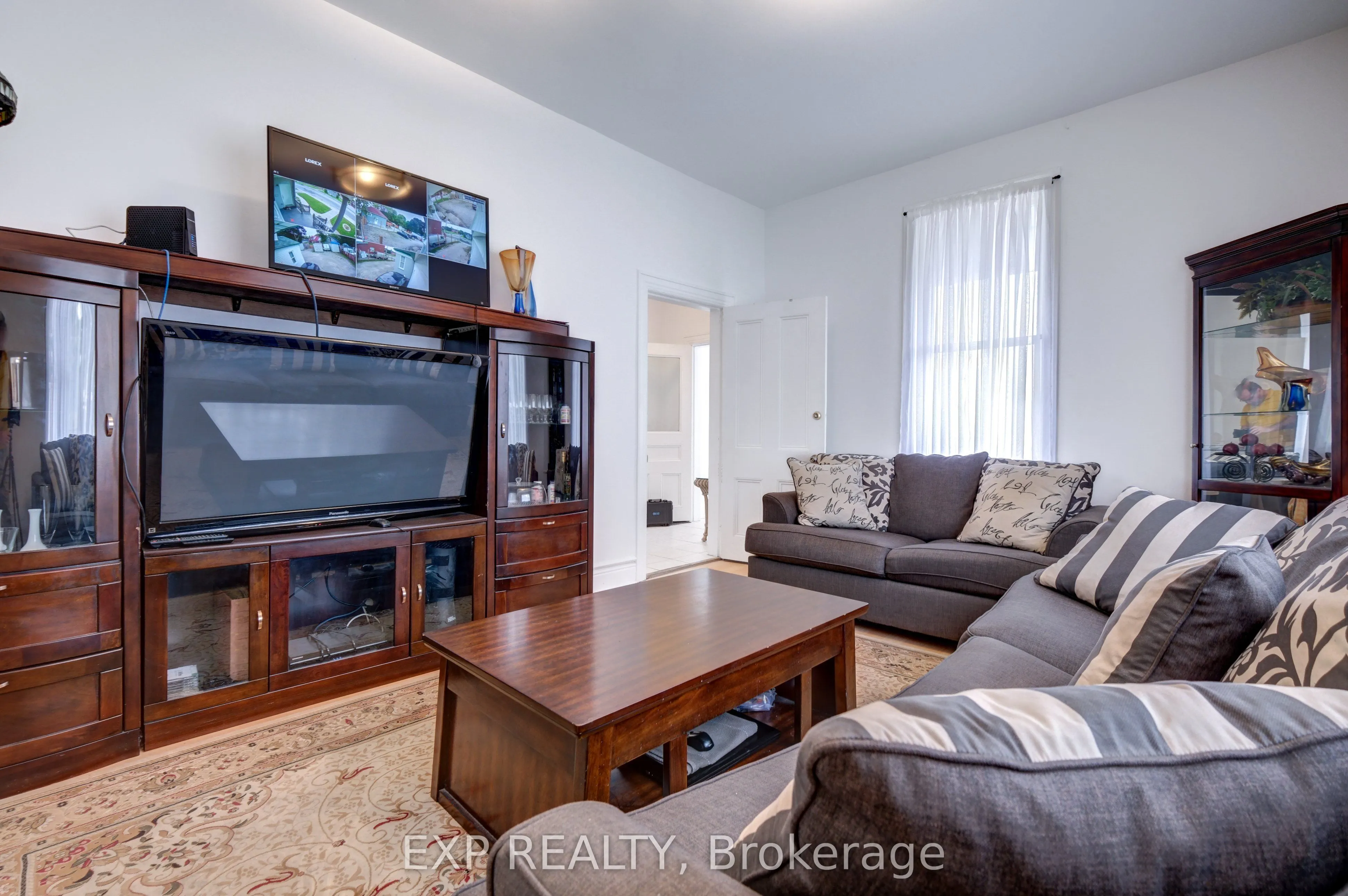 853 Simcoe Street S