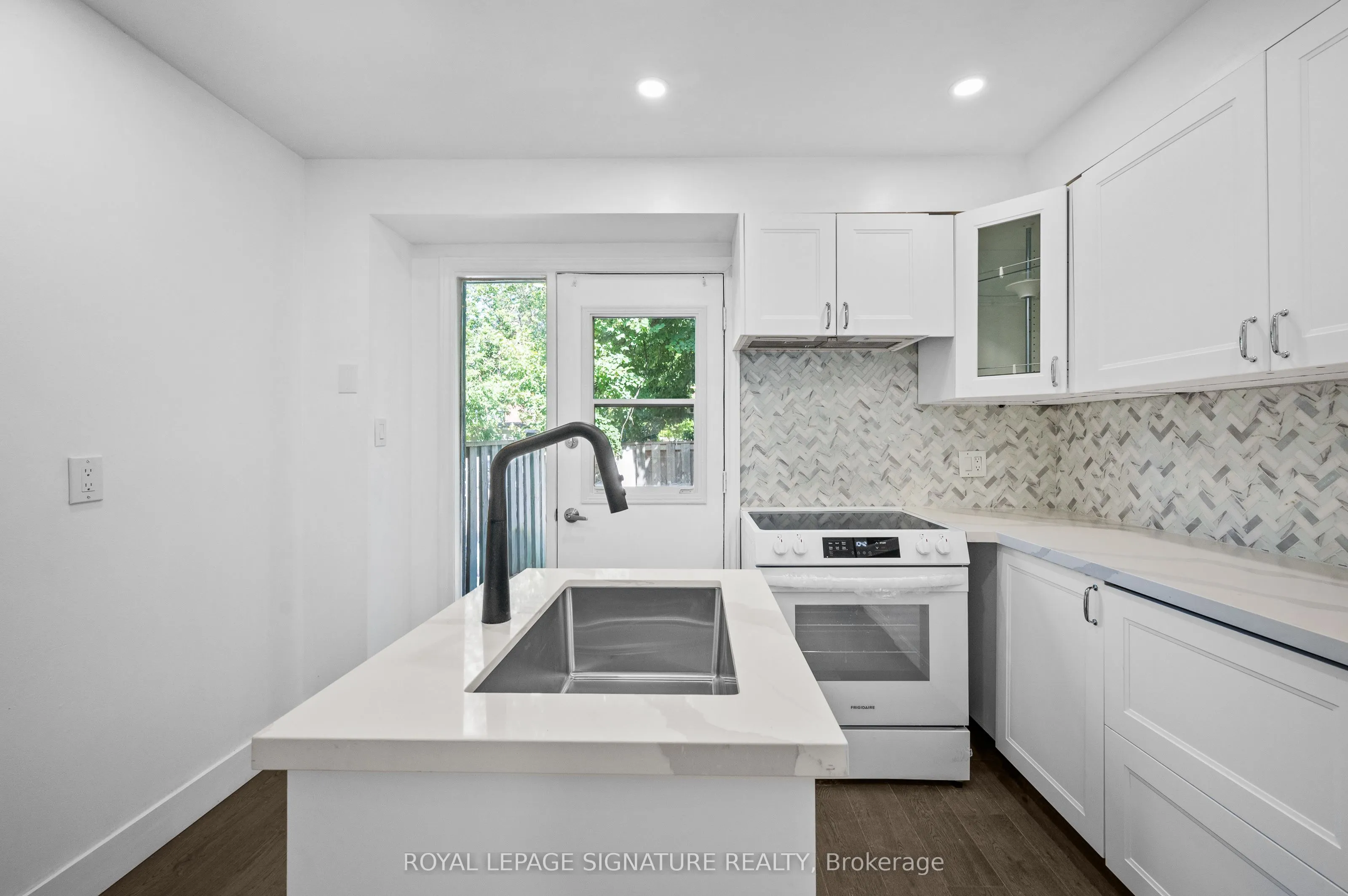 275 Broadview Avenue, #92