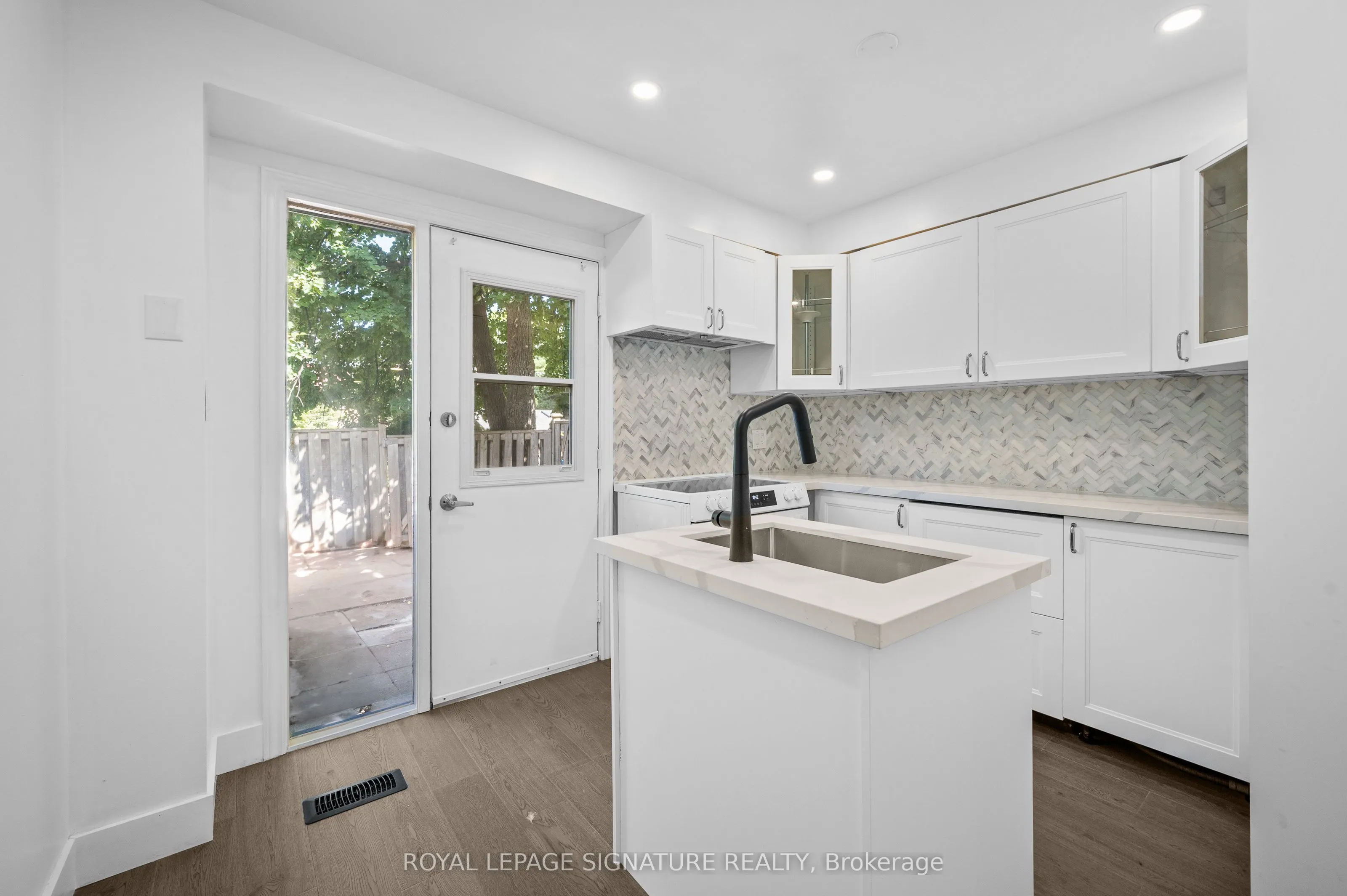 275 Broadview Avenue, #92