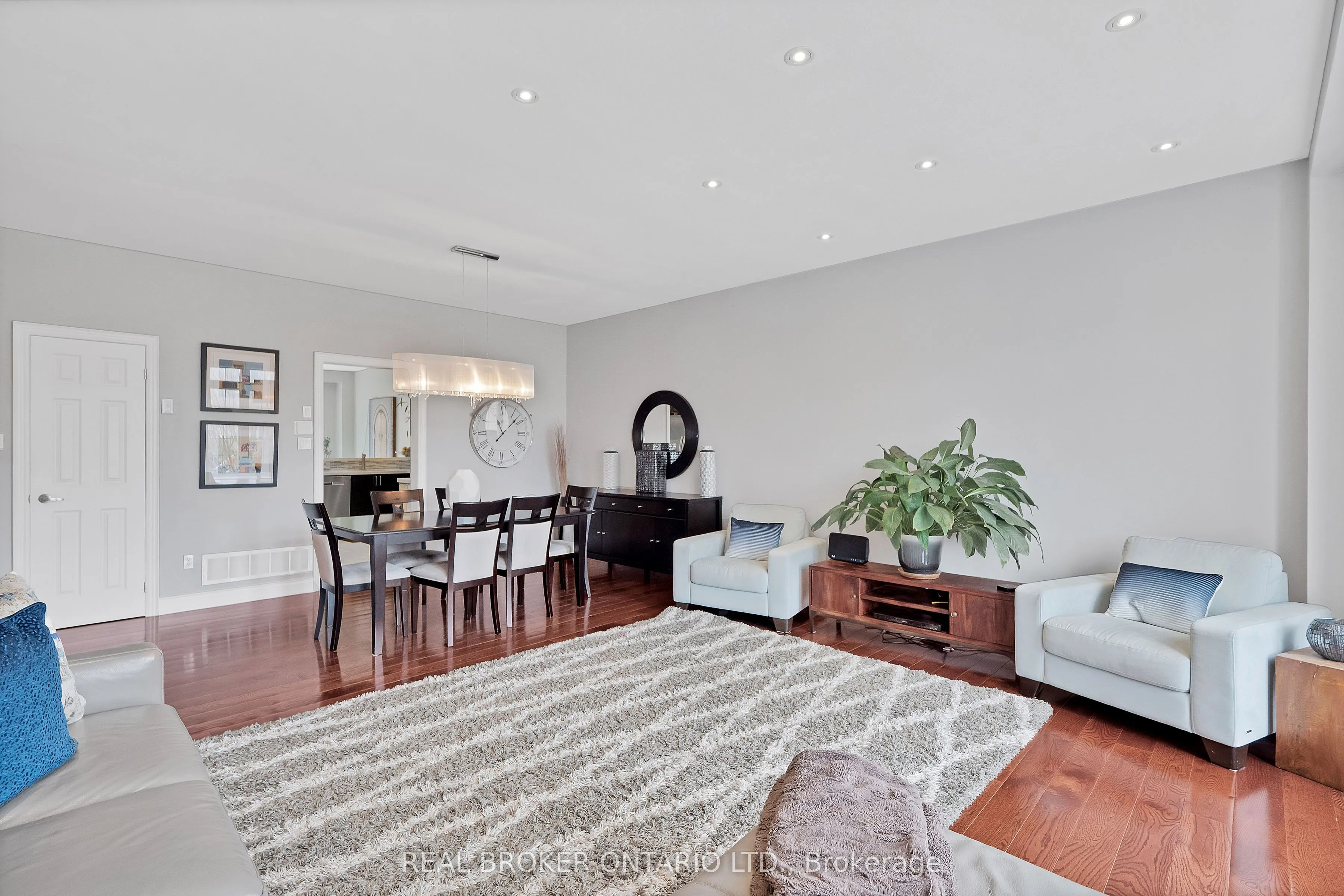 31 Mastwood Crescent