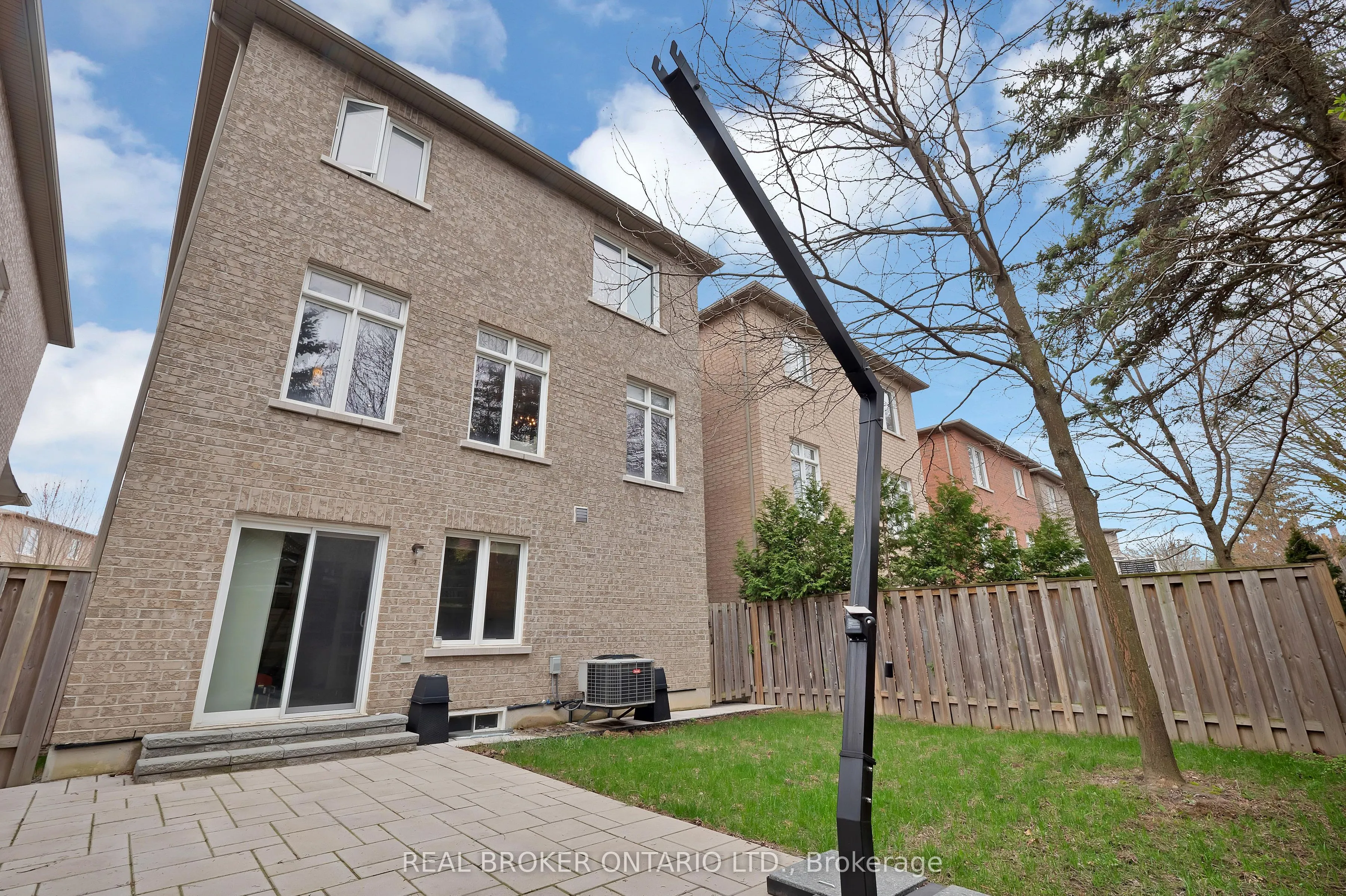 31 Mastwood Crescent