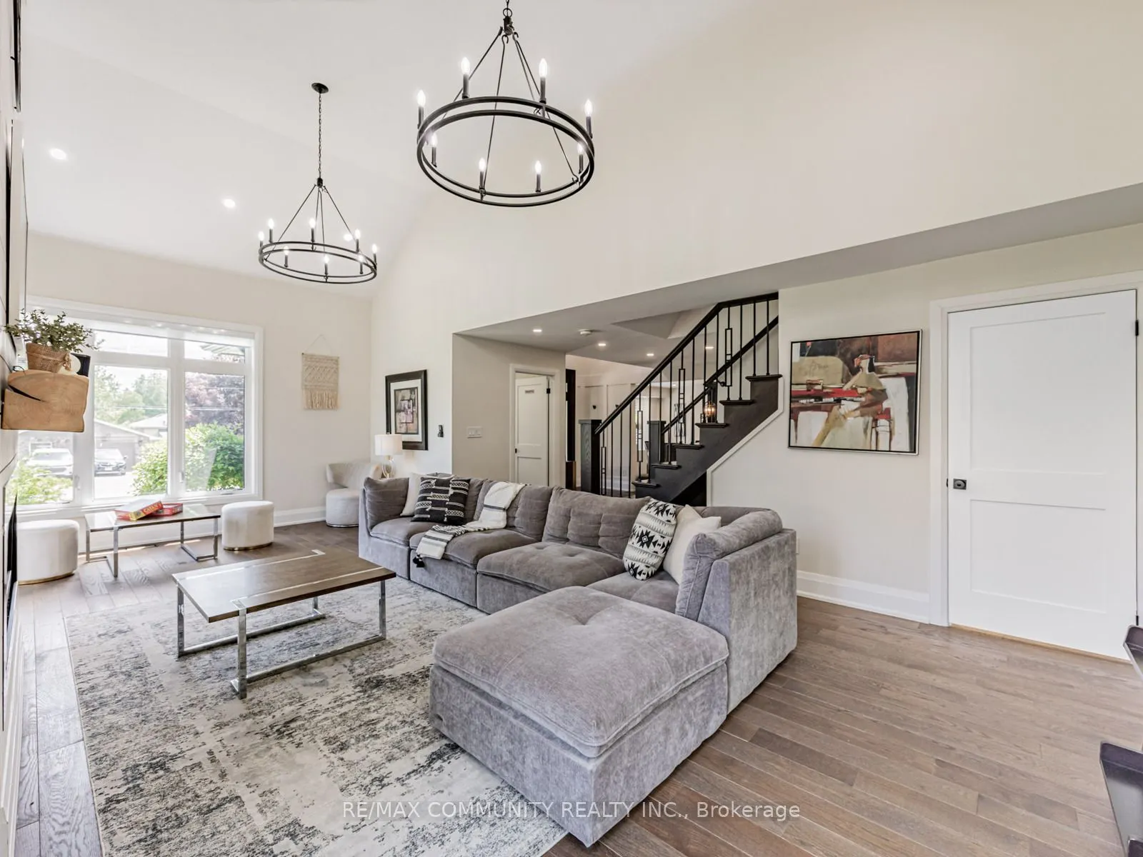38 Robmar Street E