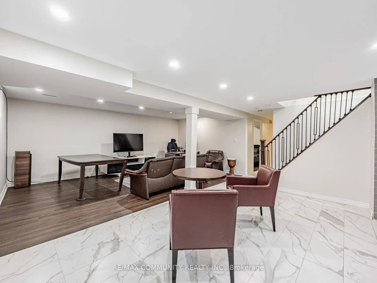 38 Robmar Street E