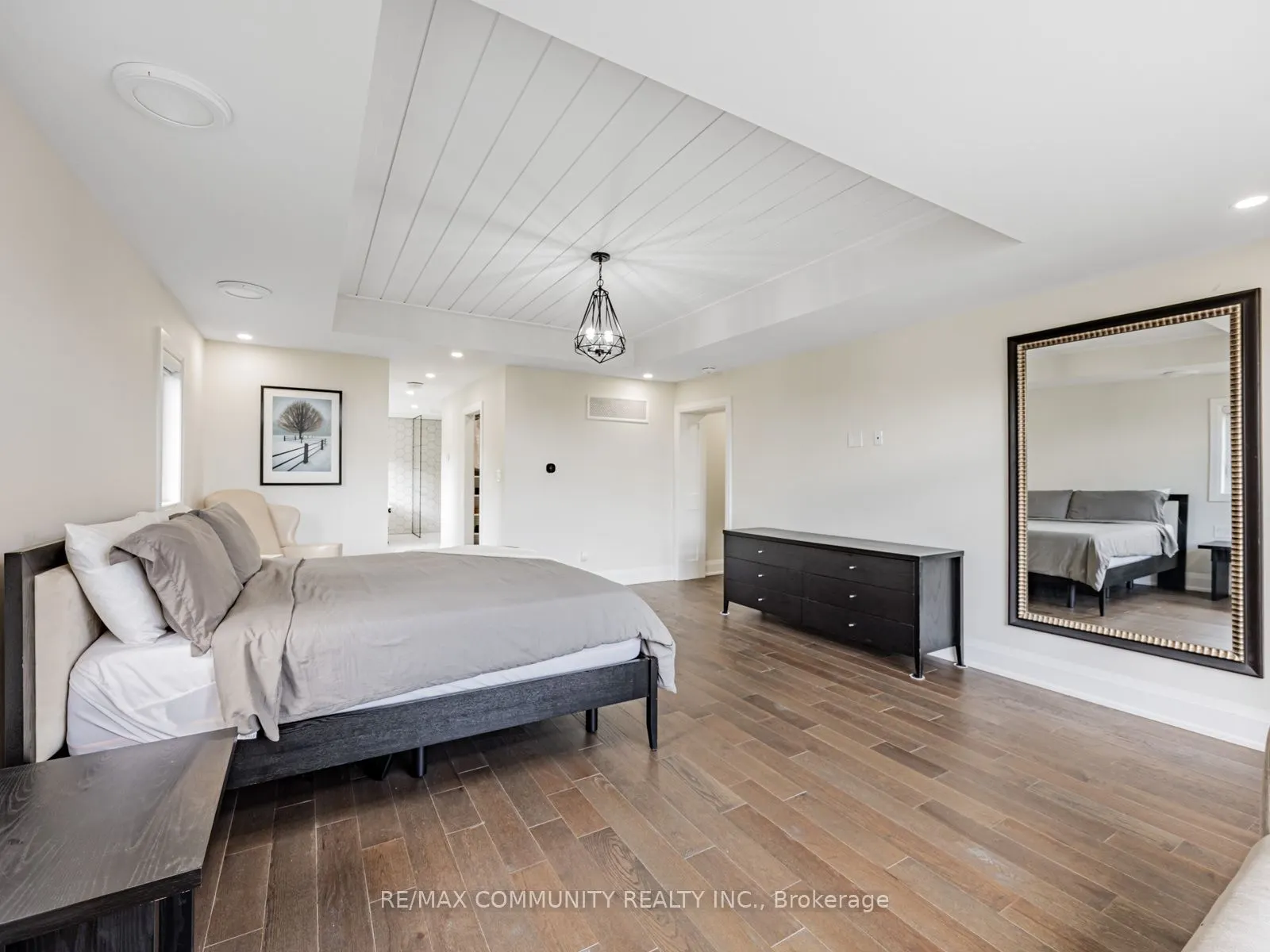 38 Robmar Street E