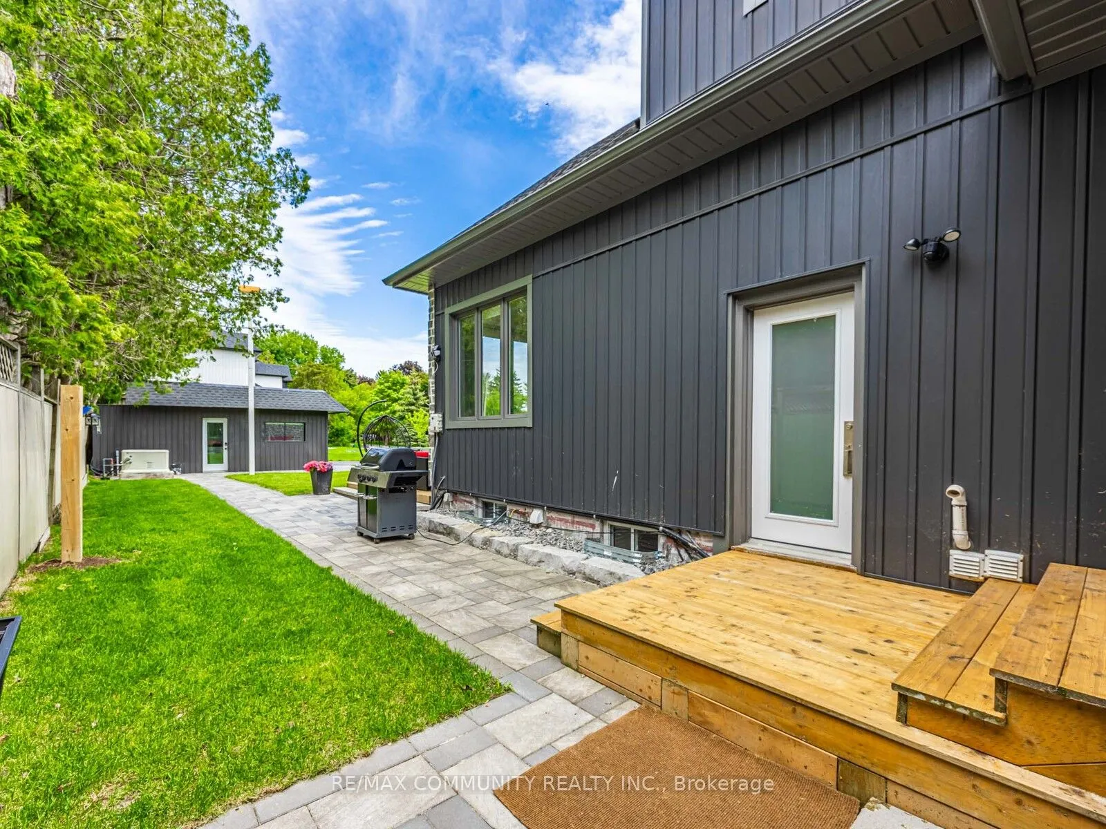 38 Robmar Street E