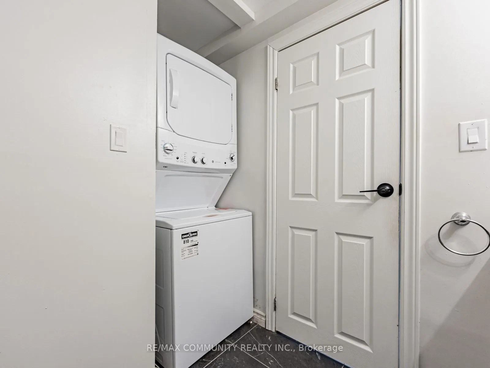 38 Robmar Street E
