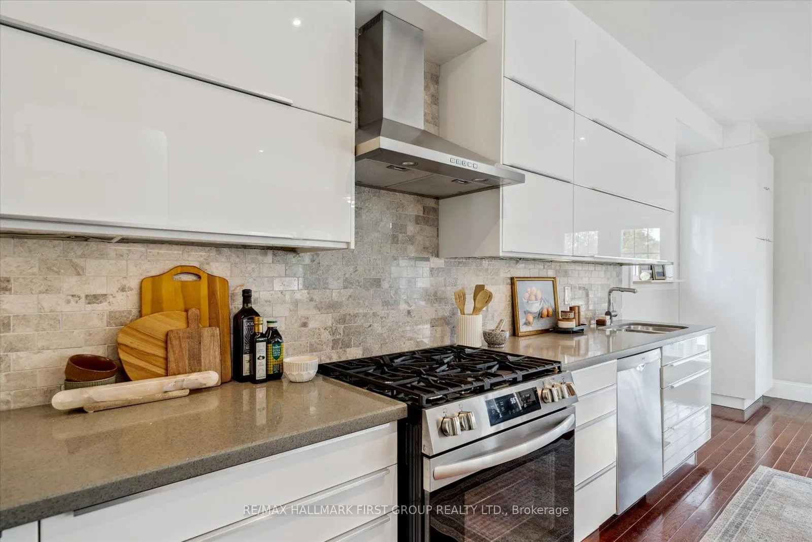 937 Pickering Beach Road