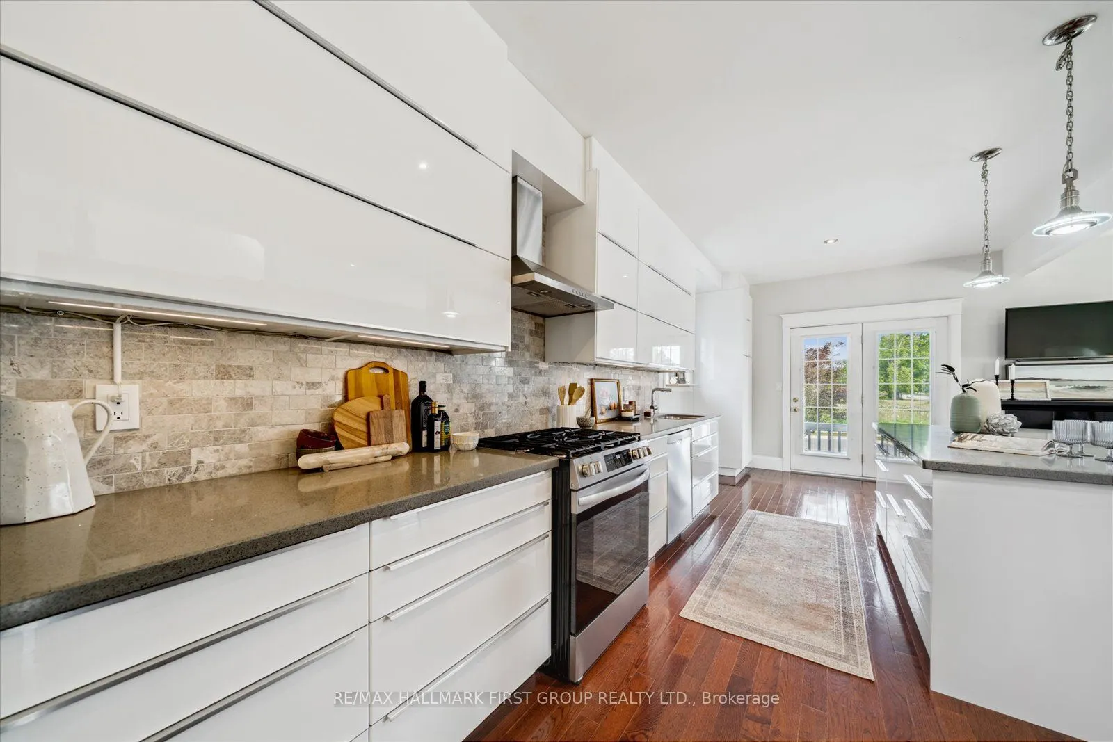 937 Pickering Beach Road